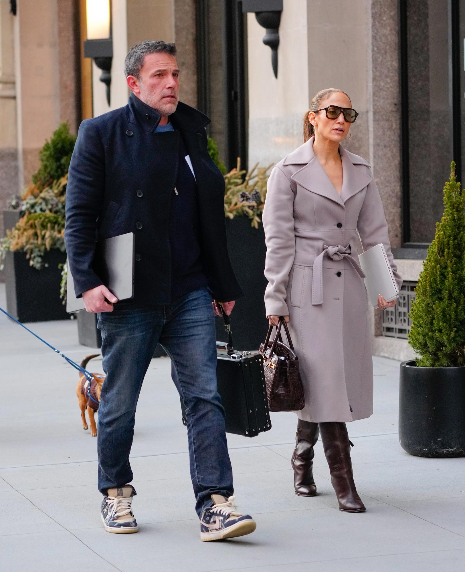 J. Lo นั่งรถช่วงฤดูร้อนกับ Violet ลูกสาวของ Ben Affleck