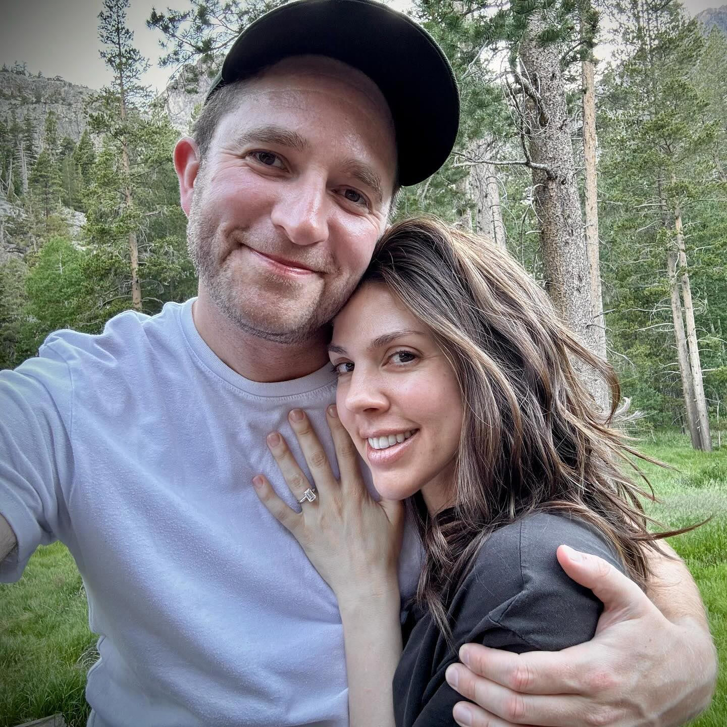 „General Hospital“-Star Kate Mansi hat sich mit Matt McInnis verlobt