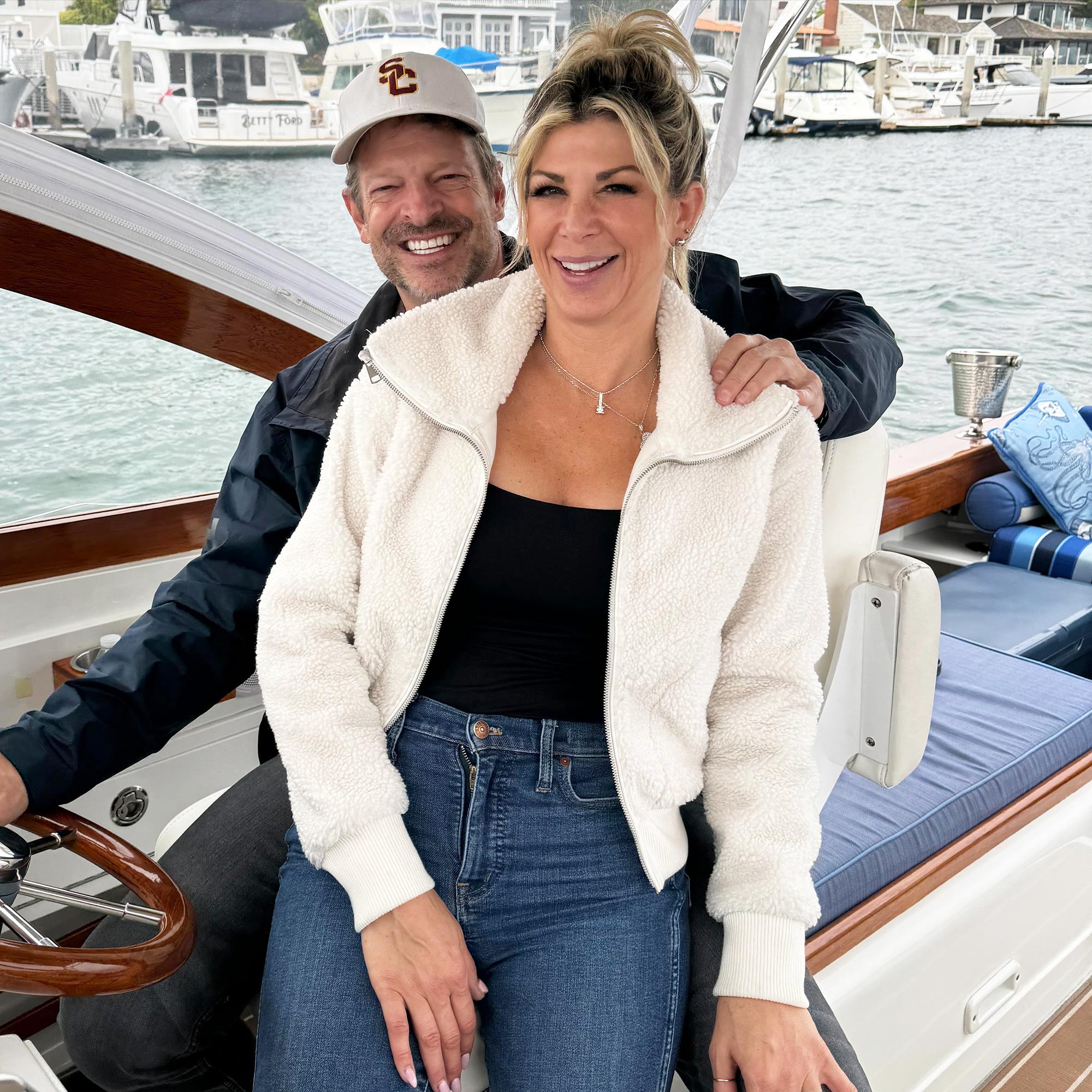 Alexis Bellino von RHOC ist mit ihrem Freund John Janssen verlobt