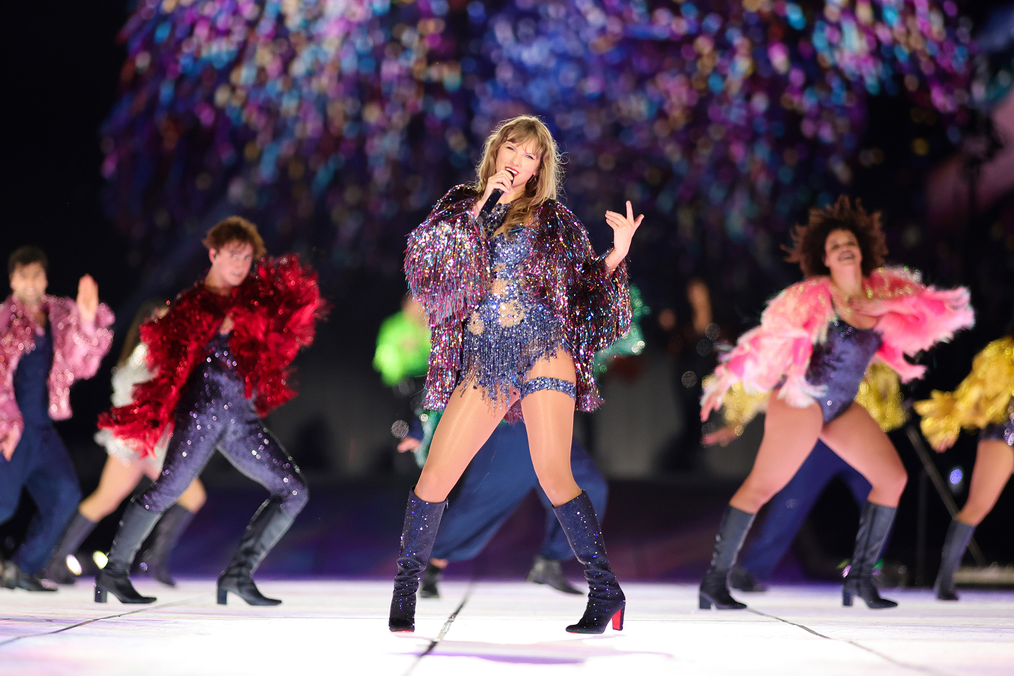 Anne Hathaway and Son Gave Snacks to Taylor Swift Fans at Germany Show