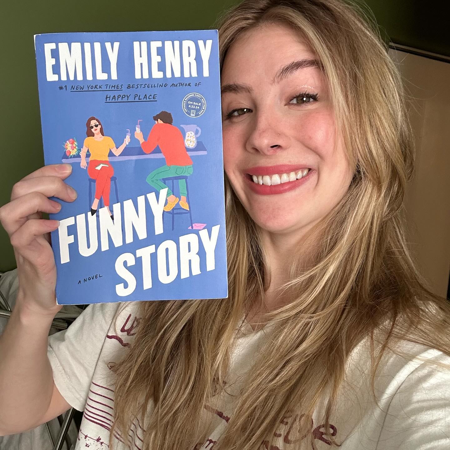 작가 에밀리 헨리(Emily Henry)가 영화 뉴스 전에 자신의 '재미있는 이야기' 드림 캐스트를 우리에게 제공했습니다.