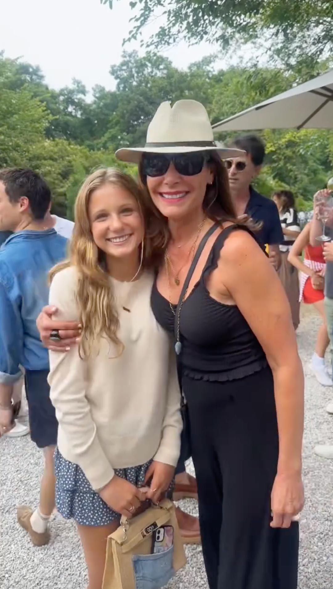 Bethenny Frankel e filha Bryn se reencontram com Luann de Lesseps em Hamptons