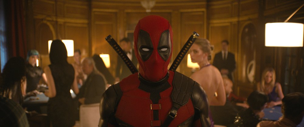 Blake Lively beija Ryan Reynolds como Deadpool e diz que ela influenciou seu filme