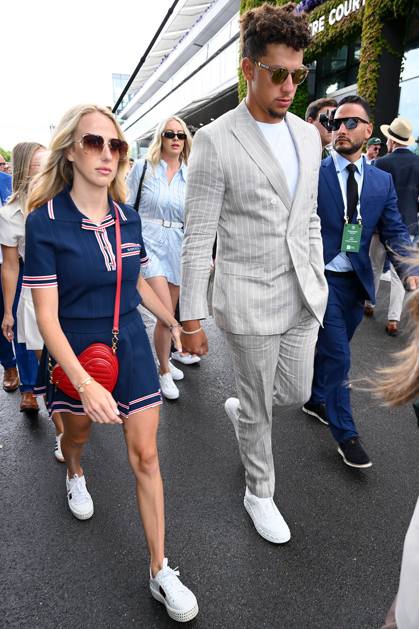 Brittany Mahomes e Patrick Mahomes são esportivos e chiques em Wimbledon