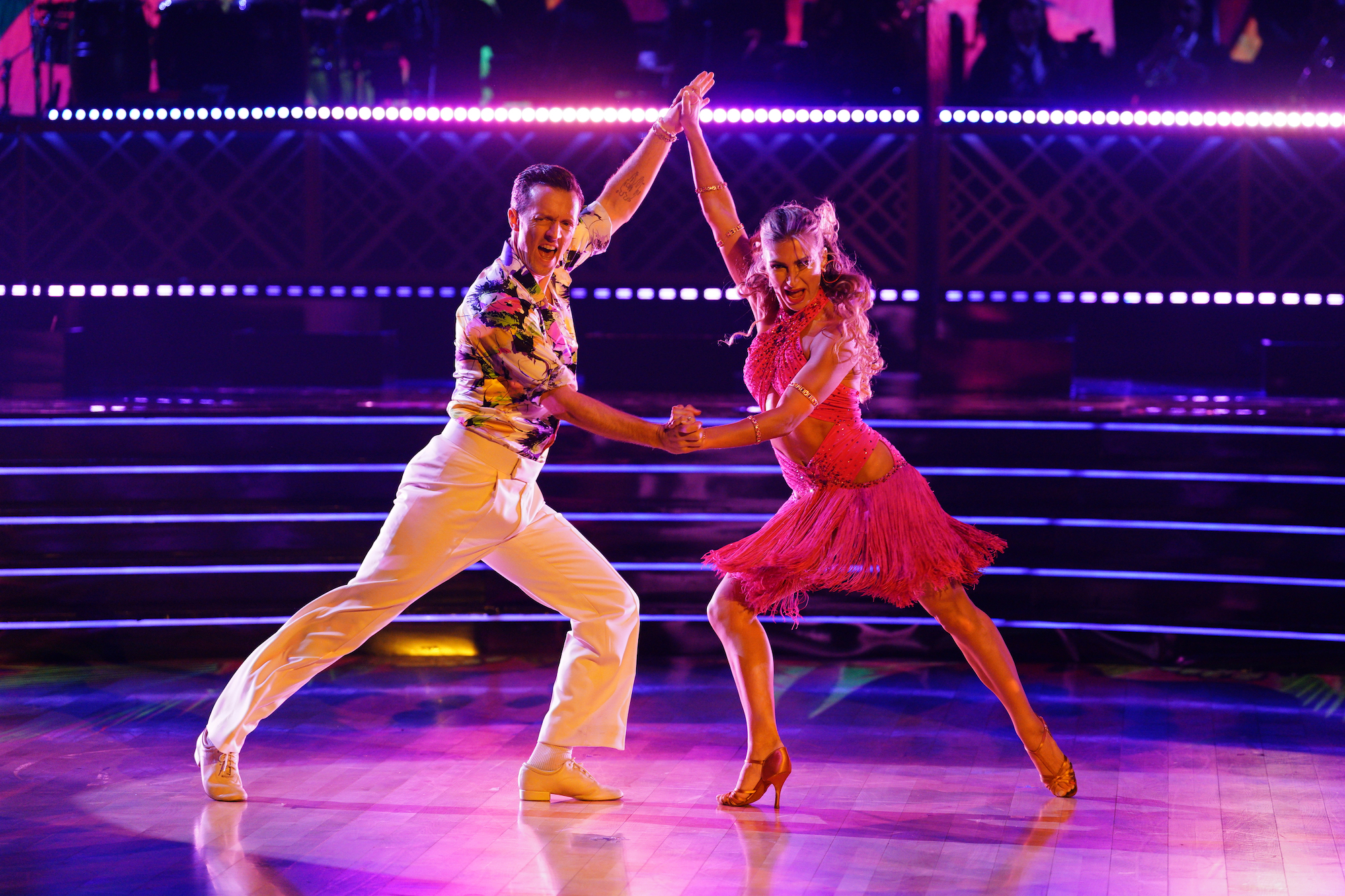 Daniella Karagach เต้นรำกับส้นเท้าแตก 2 อันในรายการ 'DWTS' เมื่อซีซั่นที่แล้ว