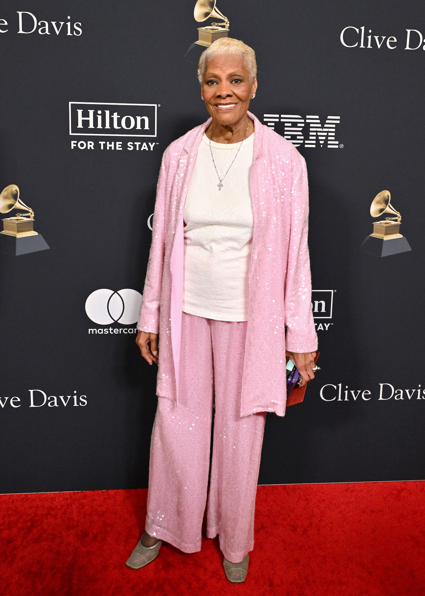 Dionne Warwick พูดถึงไฮไลท์ด้านอาชีพและสาเหตุที่เธอยังไม่เกษียณ