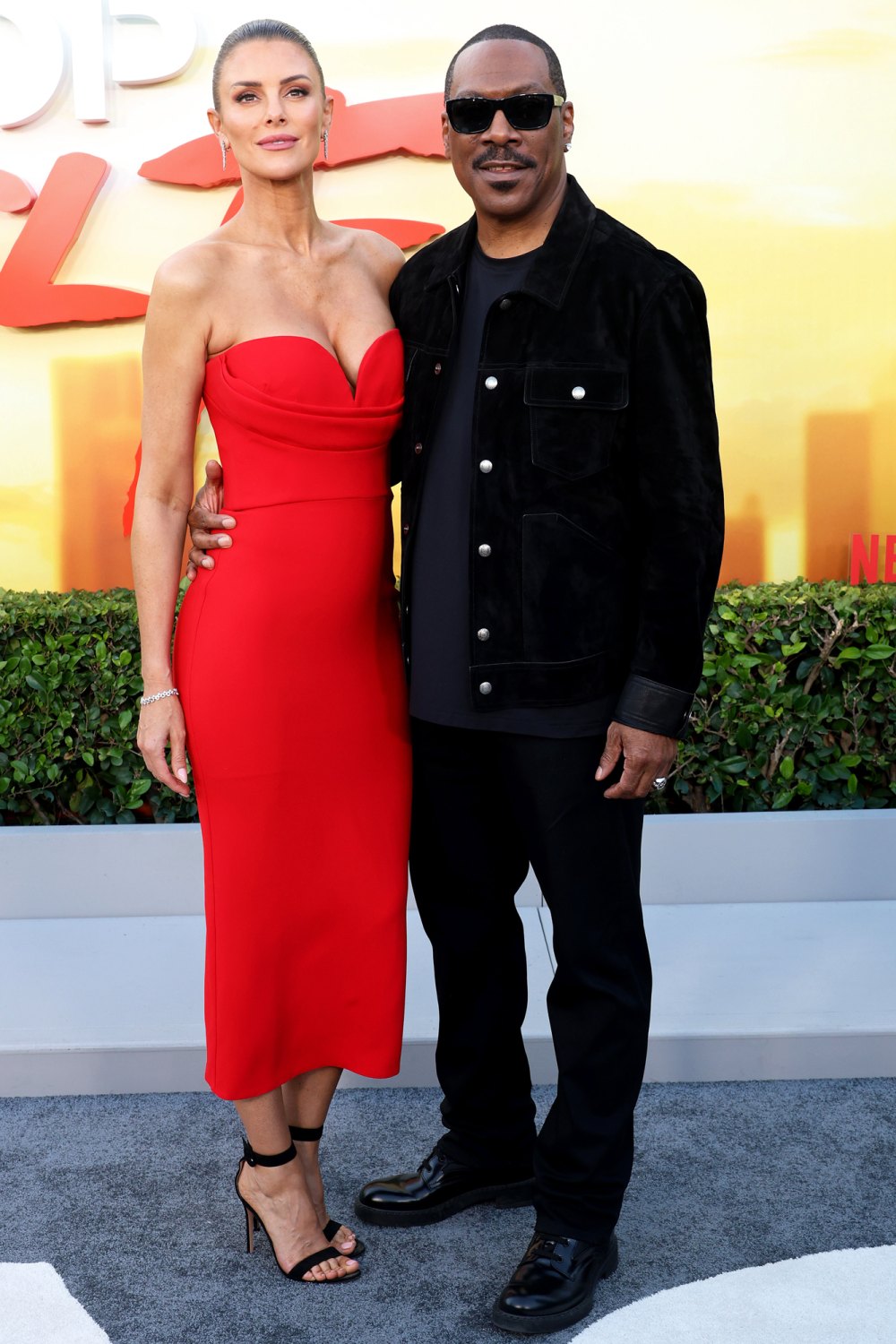 Eddie Murphy e a noiva de longa data Paige Butcher são casados