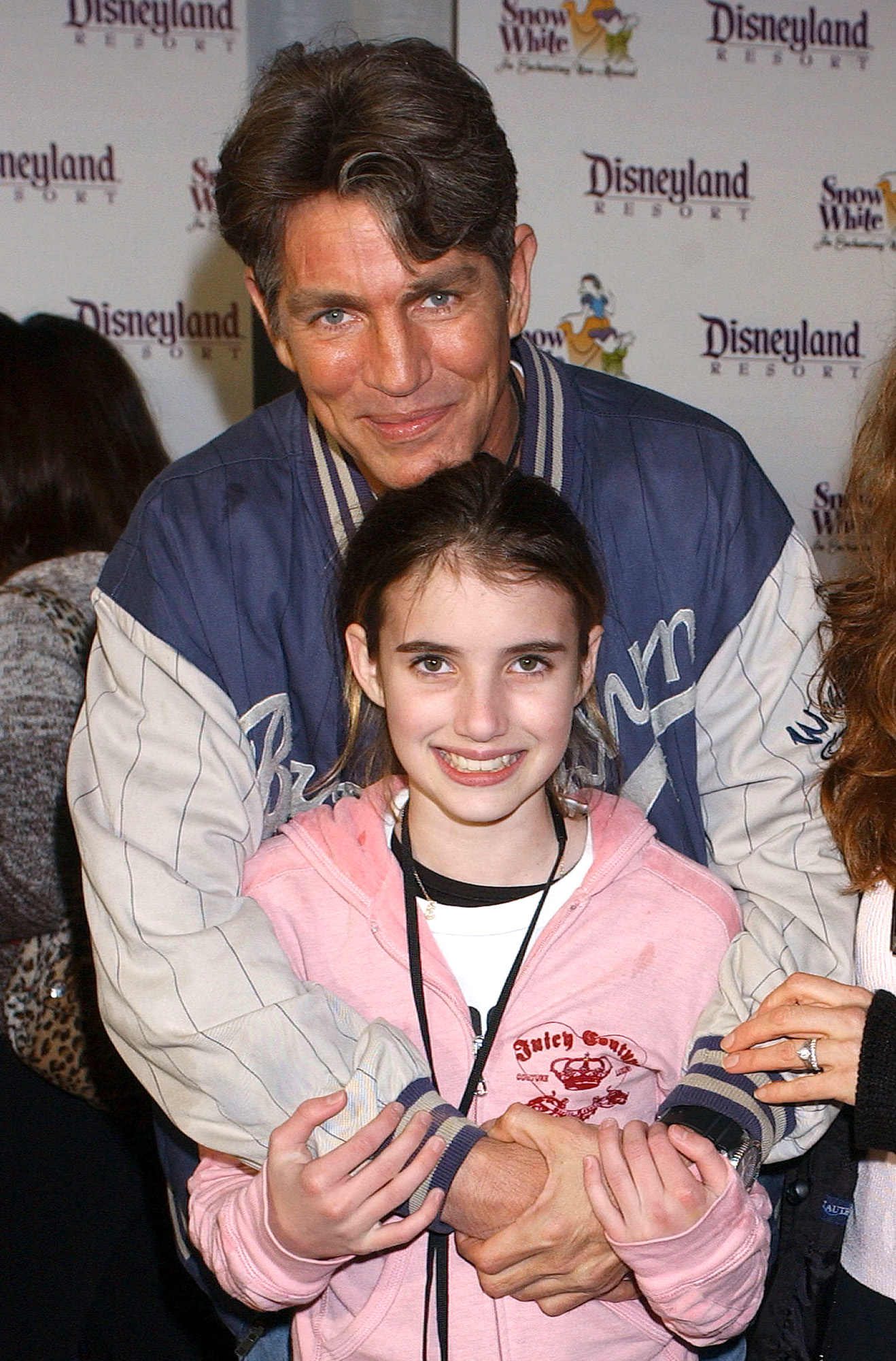 Eric Roberts อ้างว่าเขา 'ไม่ควรพูดถึง' Emma หรือ Julia