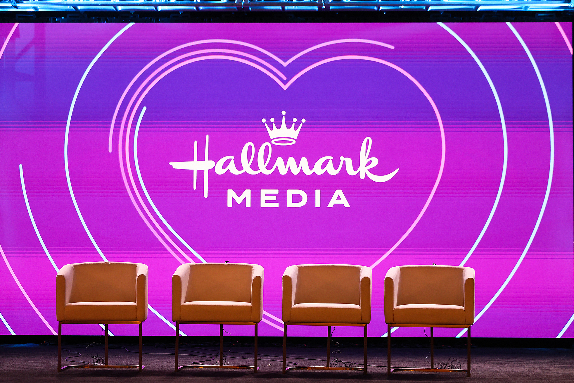 Hallmark принес веселье на TCA 2024 года: каждое крупное сетевое объявление