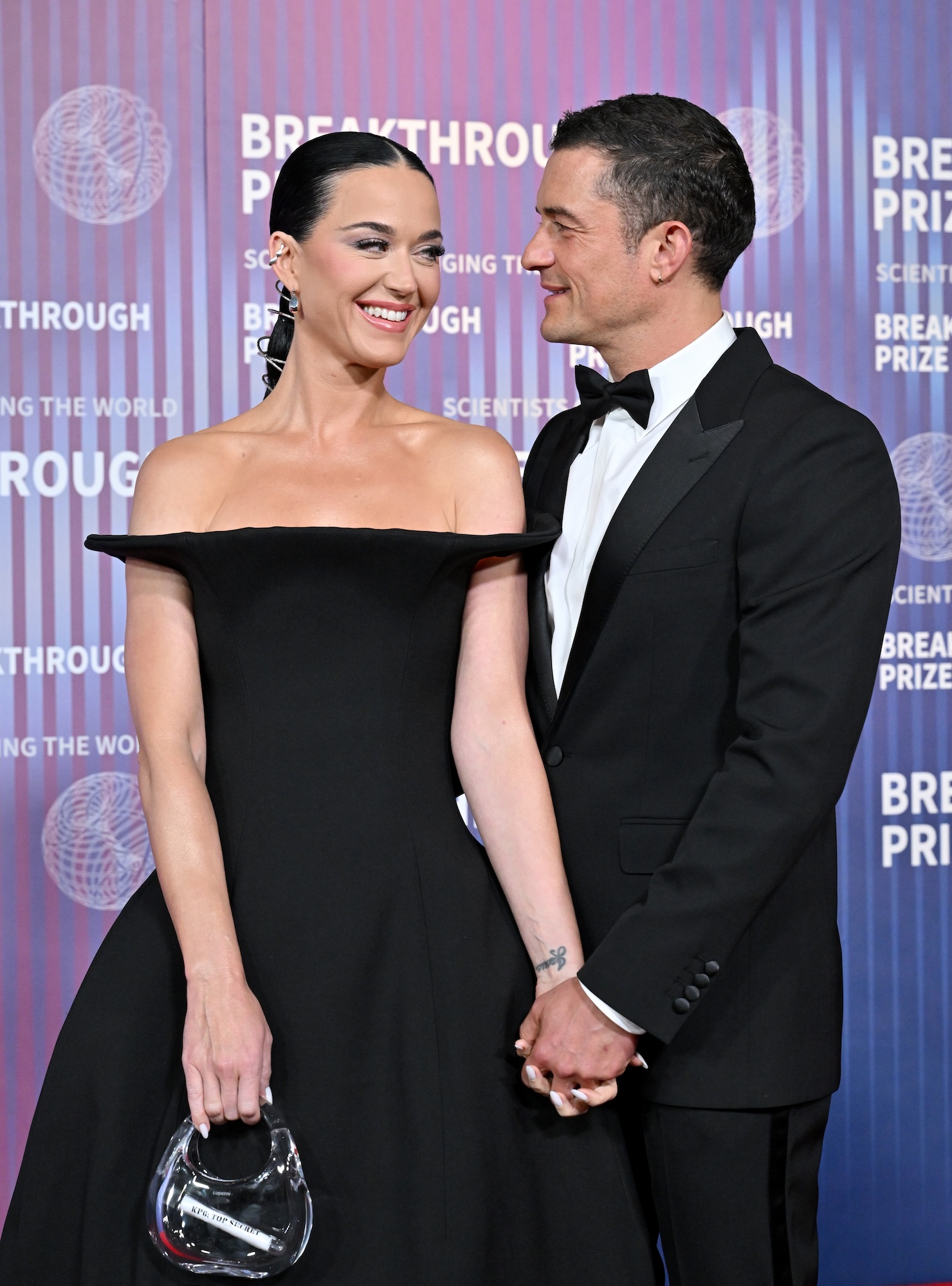 Katy Perry và Orlando Bloom gói trên PDA ở Saint-Tropez