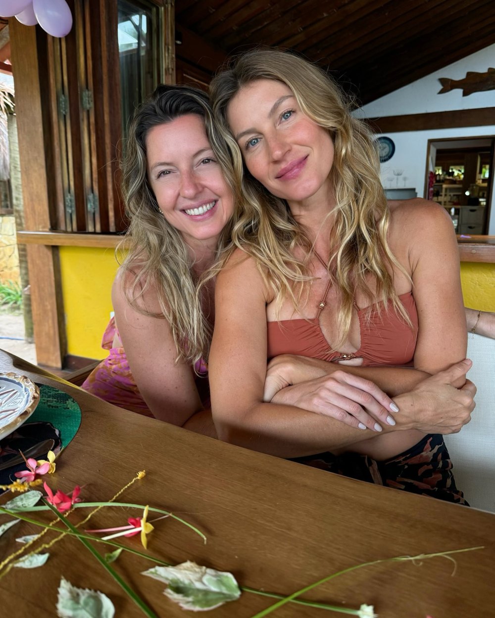 Gisele Bündchen comemora 44º aniversário com sua irmã gêmea: 'Ansiosa pelo que está por vir'