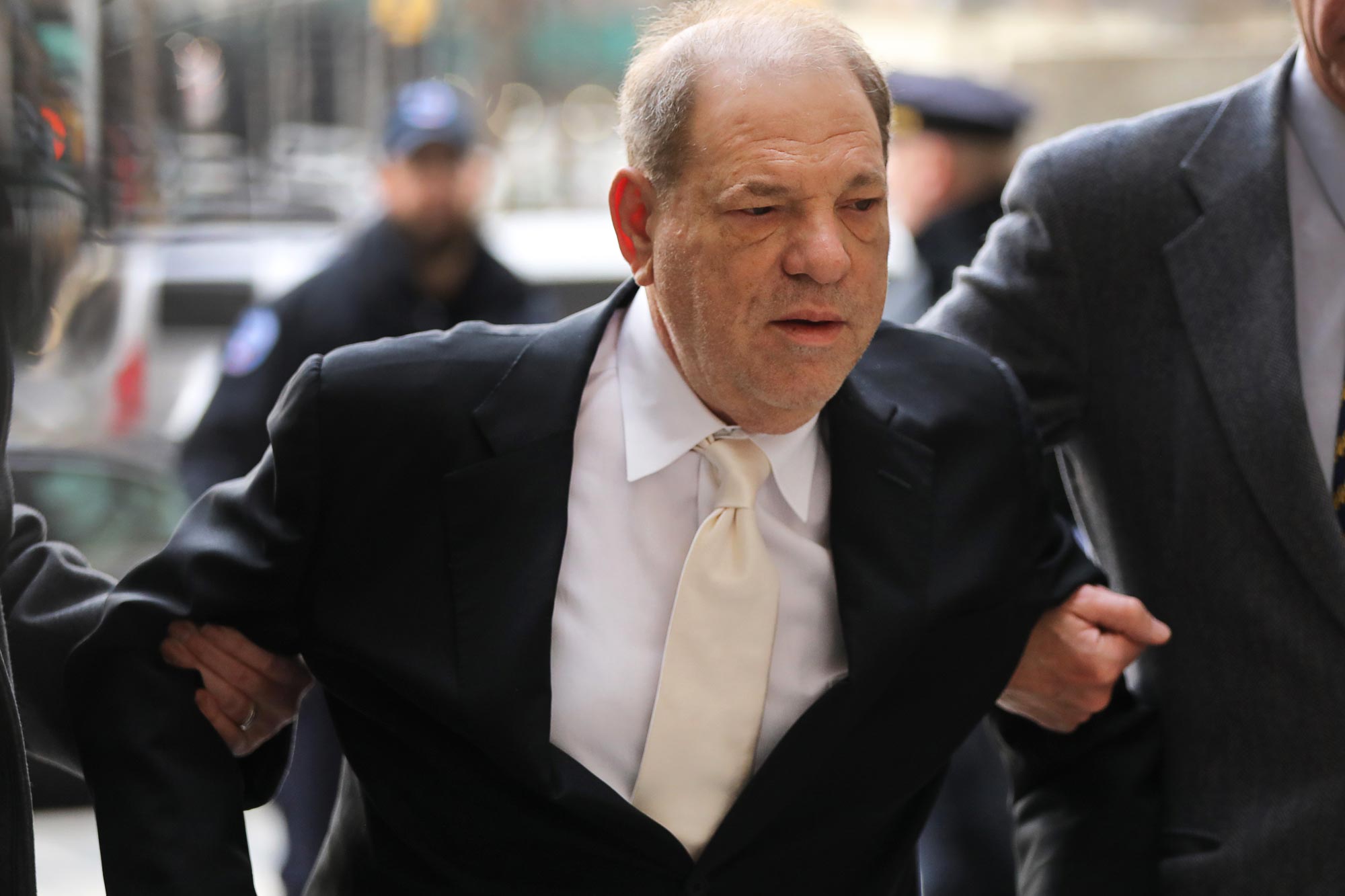 Harvey Weinstein hospitalizado por COVID-19 e pneumonia dupla