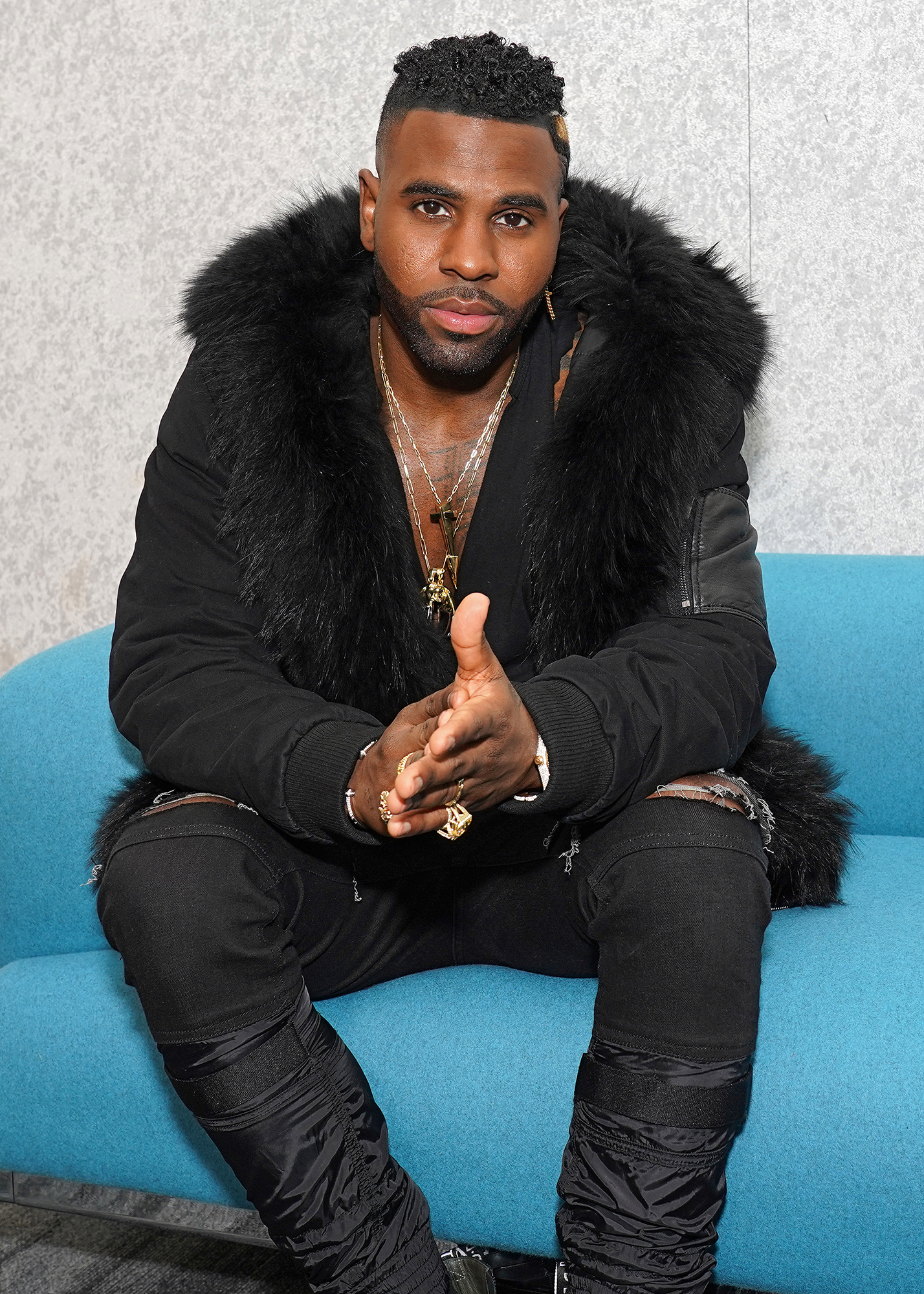 Jason Derulo erinnert sich, wie er sich bei der Vorbereitung auf die Welttournee das Genick gebrochen hat