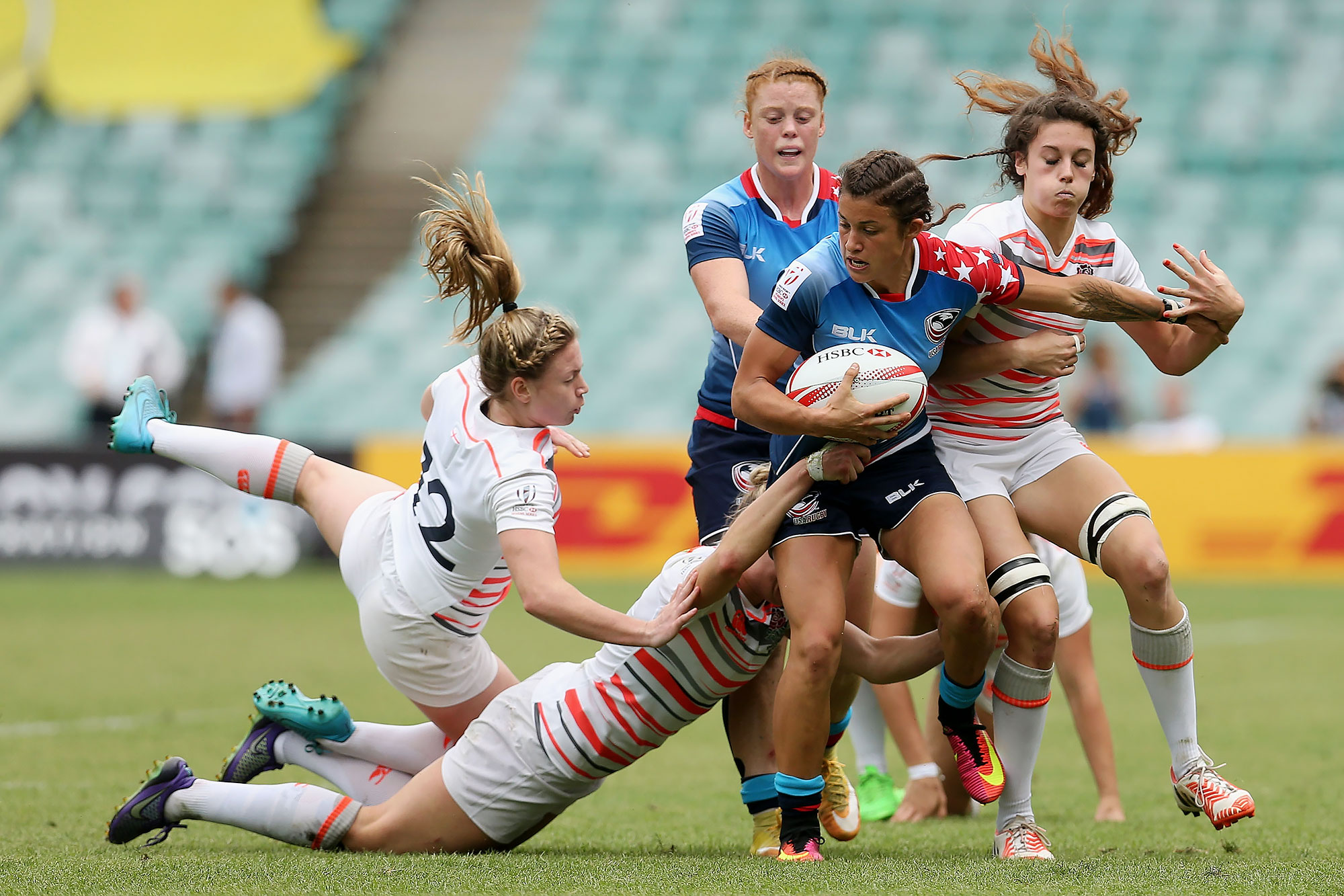 Jason Kelce ท้าชิง Arm Wrestle Team USA Women's Rugby Star