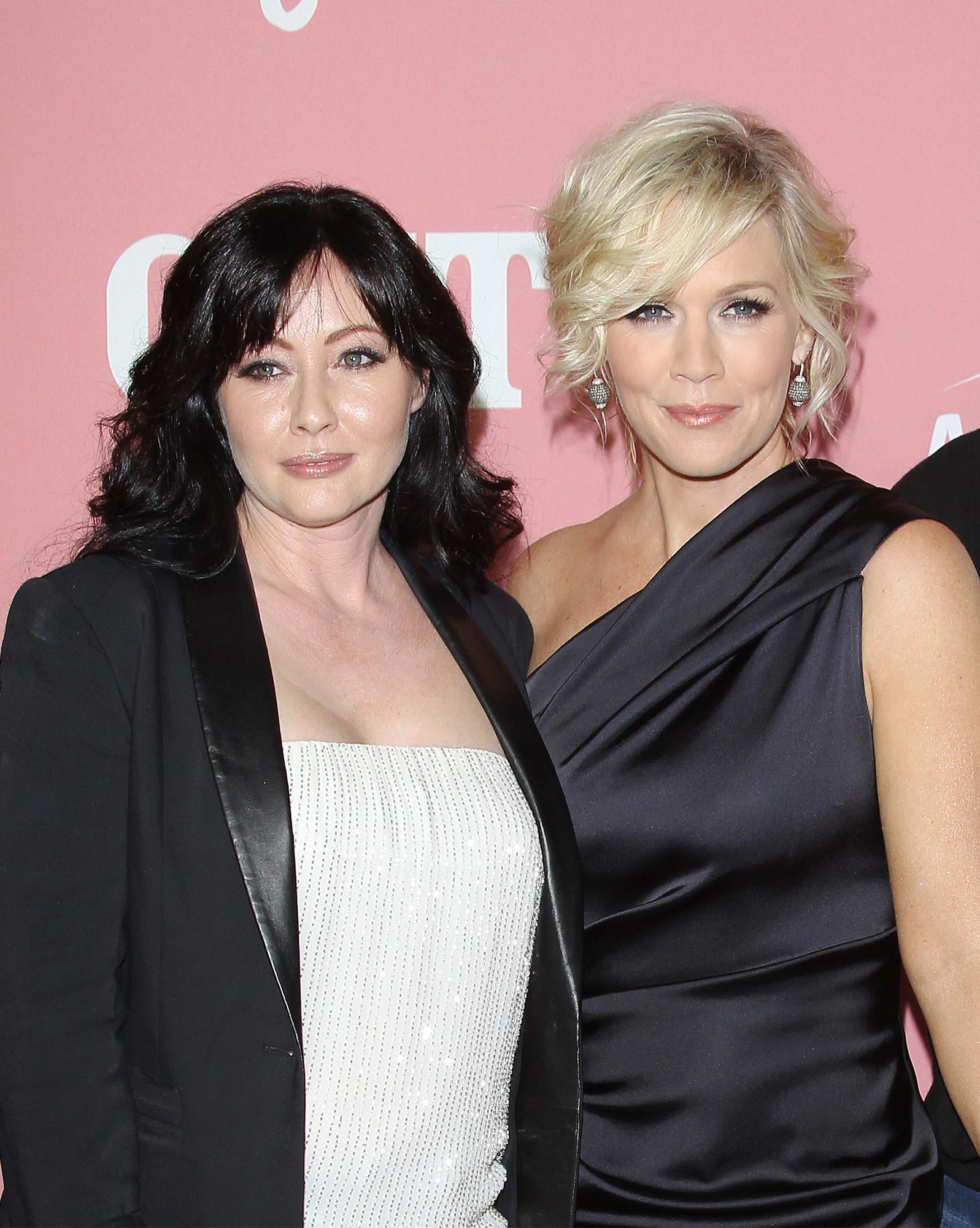 Jennie Garth Remembers Shannen Doherty ‘Assessing’ Her Boyfriends