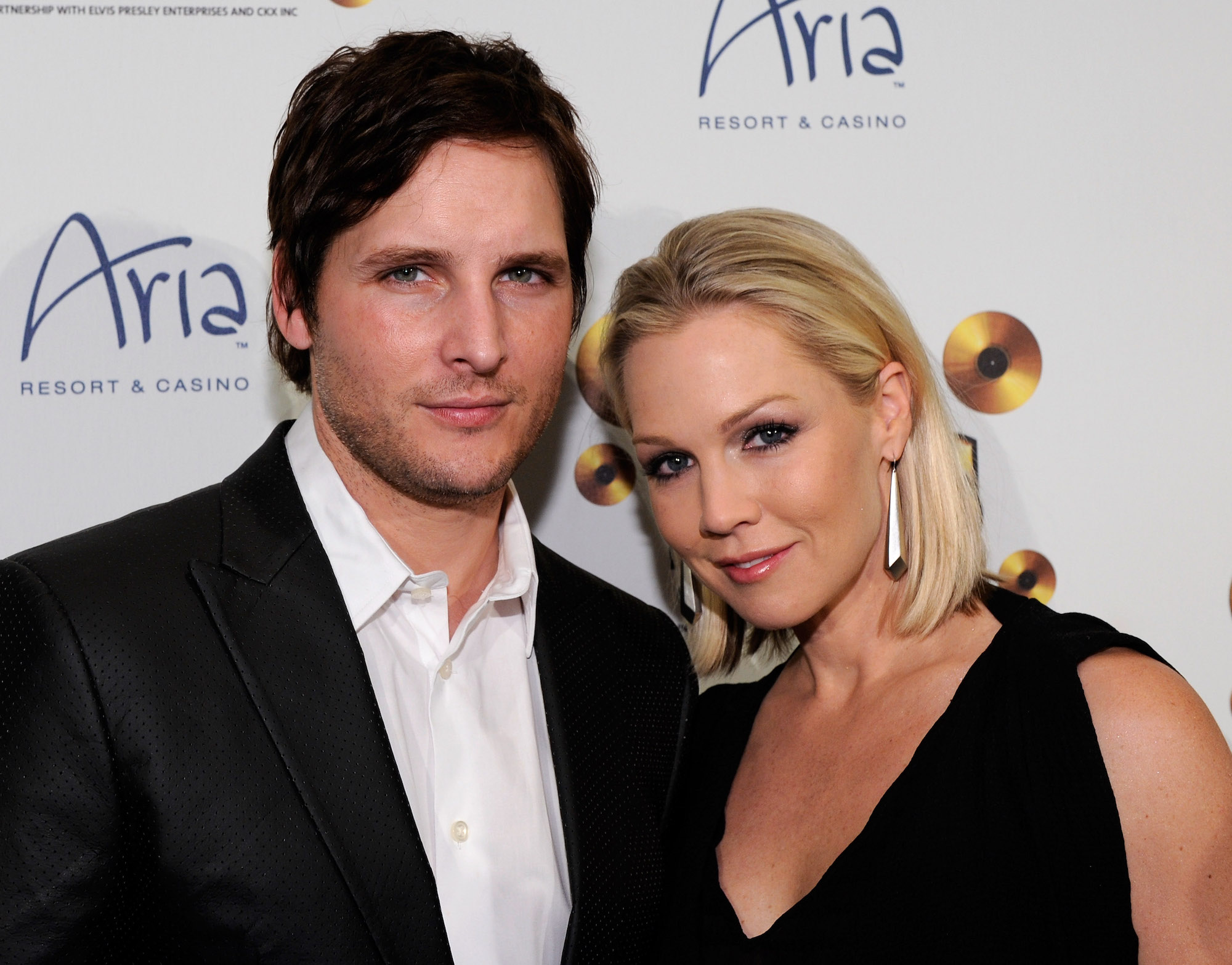 Jennie Garth e Peter Facinelli passam o dia em família com as filhas