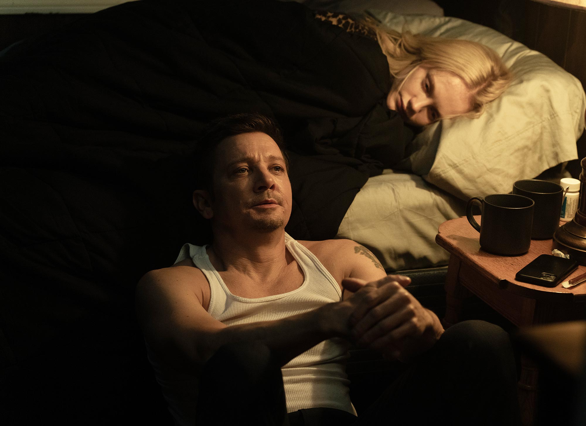 Jeremy Renner ปิดฉากโรแมนติกของ Mike และ Iris ใน 'Mayor of Kingstown'