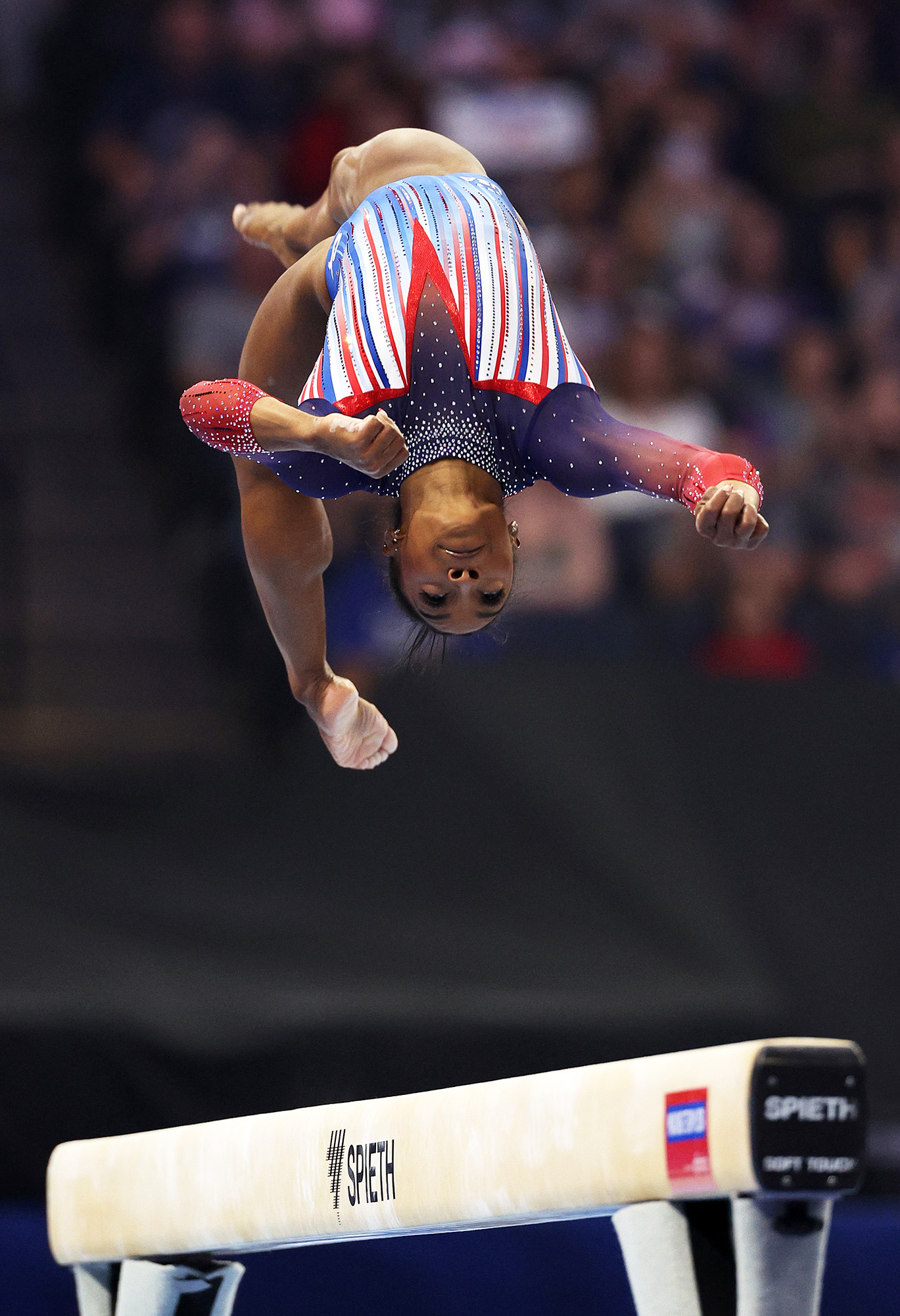 Jonathan Owens mówi, że jest „świadkiem historii” po tym, jak Simone Biles zdobyła złoto