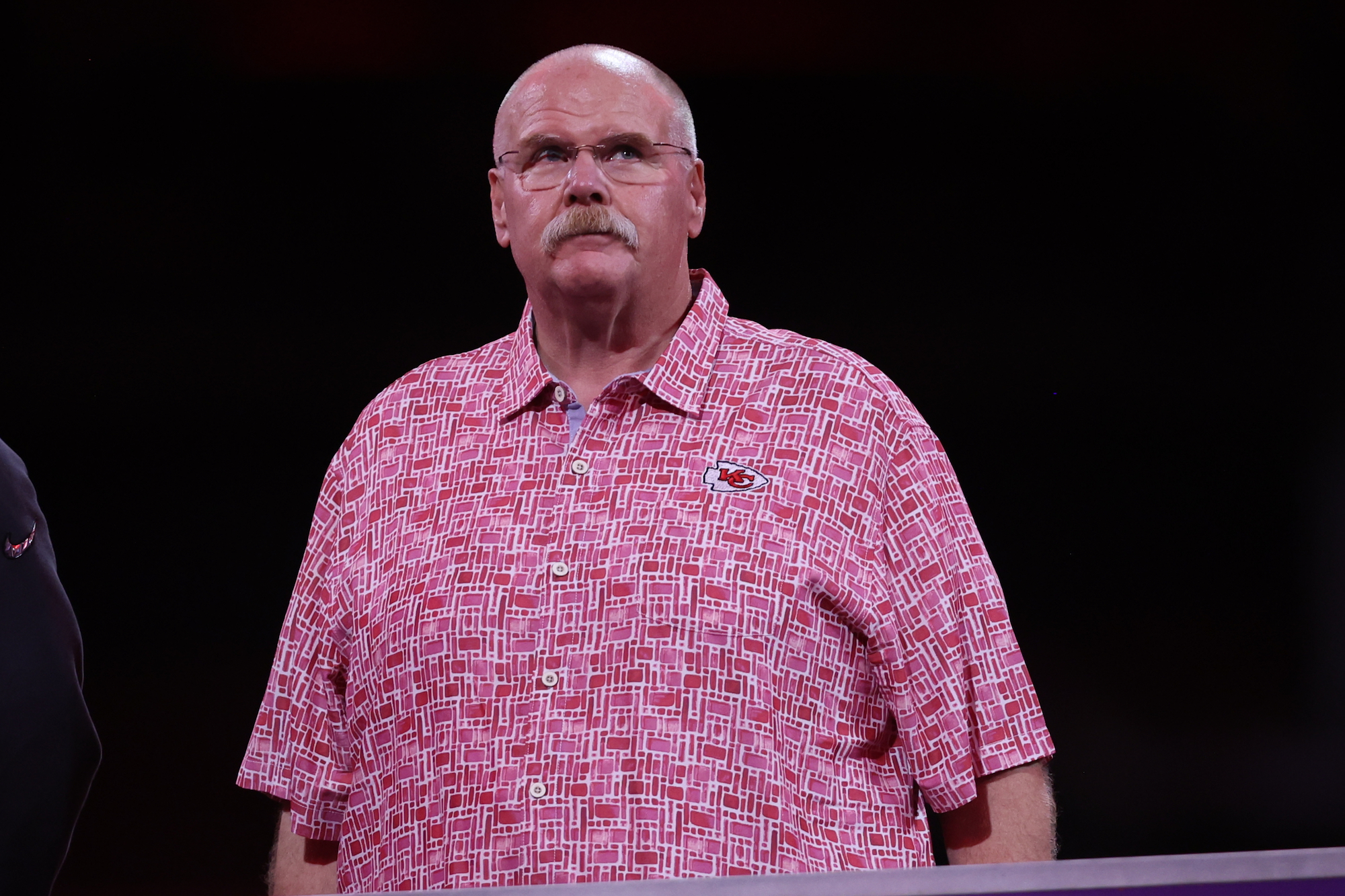 Andy Reid brinca que Travis Kelce às vezes pode ser o 'Waterboy' de Taylor Swift