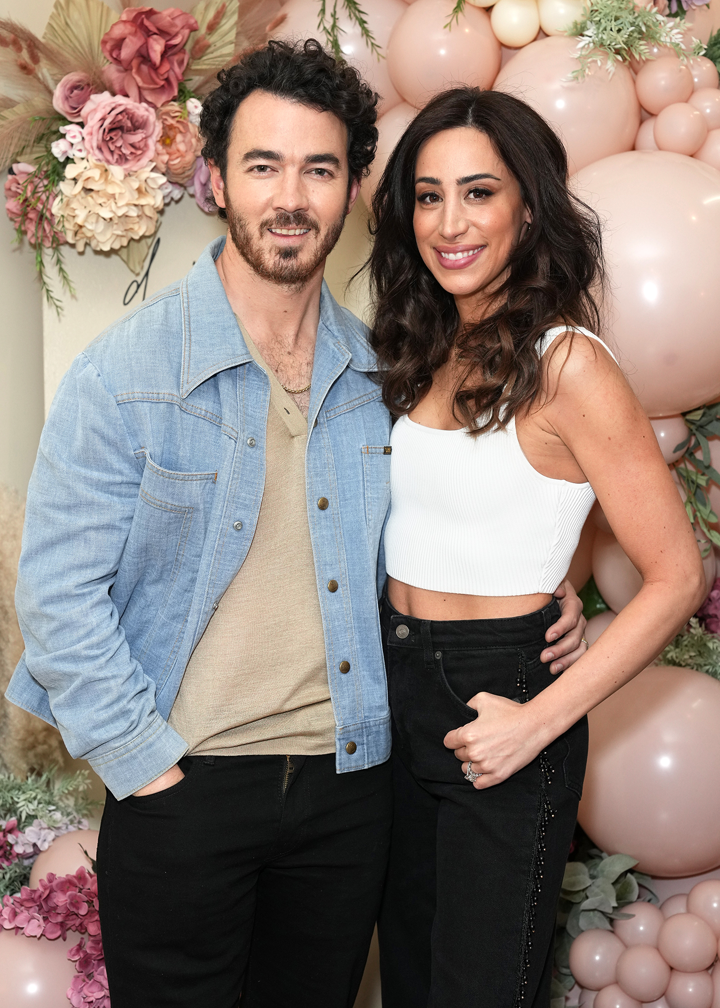 Kevin ve Danielle Jonas 3. Bebeği Sağlığı İçin Durdurdu: 'Göreceğiz'