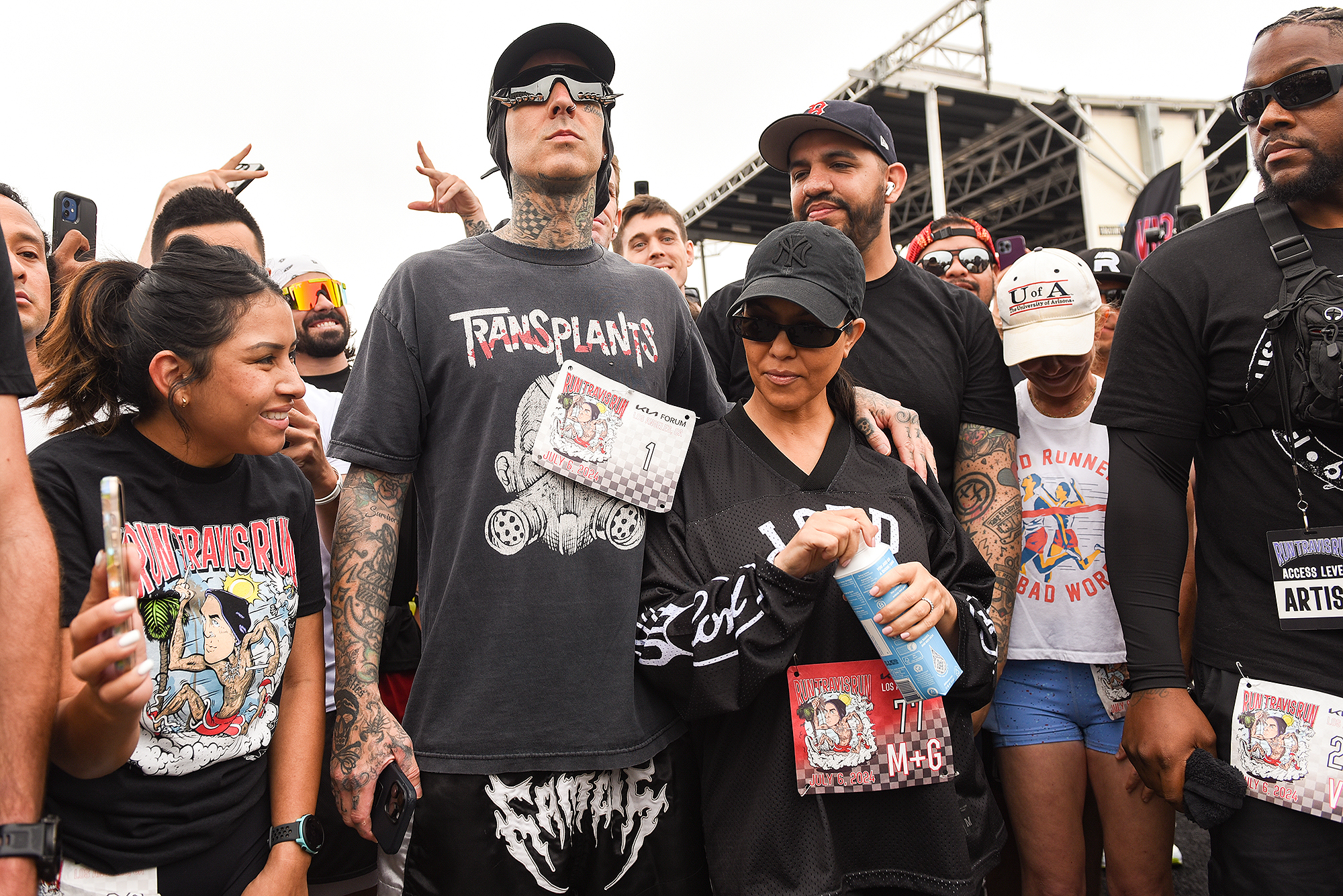 Kourtney Kardashian สนับสนุนสามี Travis Barker ที่ 'Run Travis Run' 5K