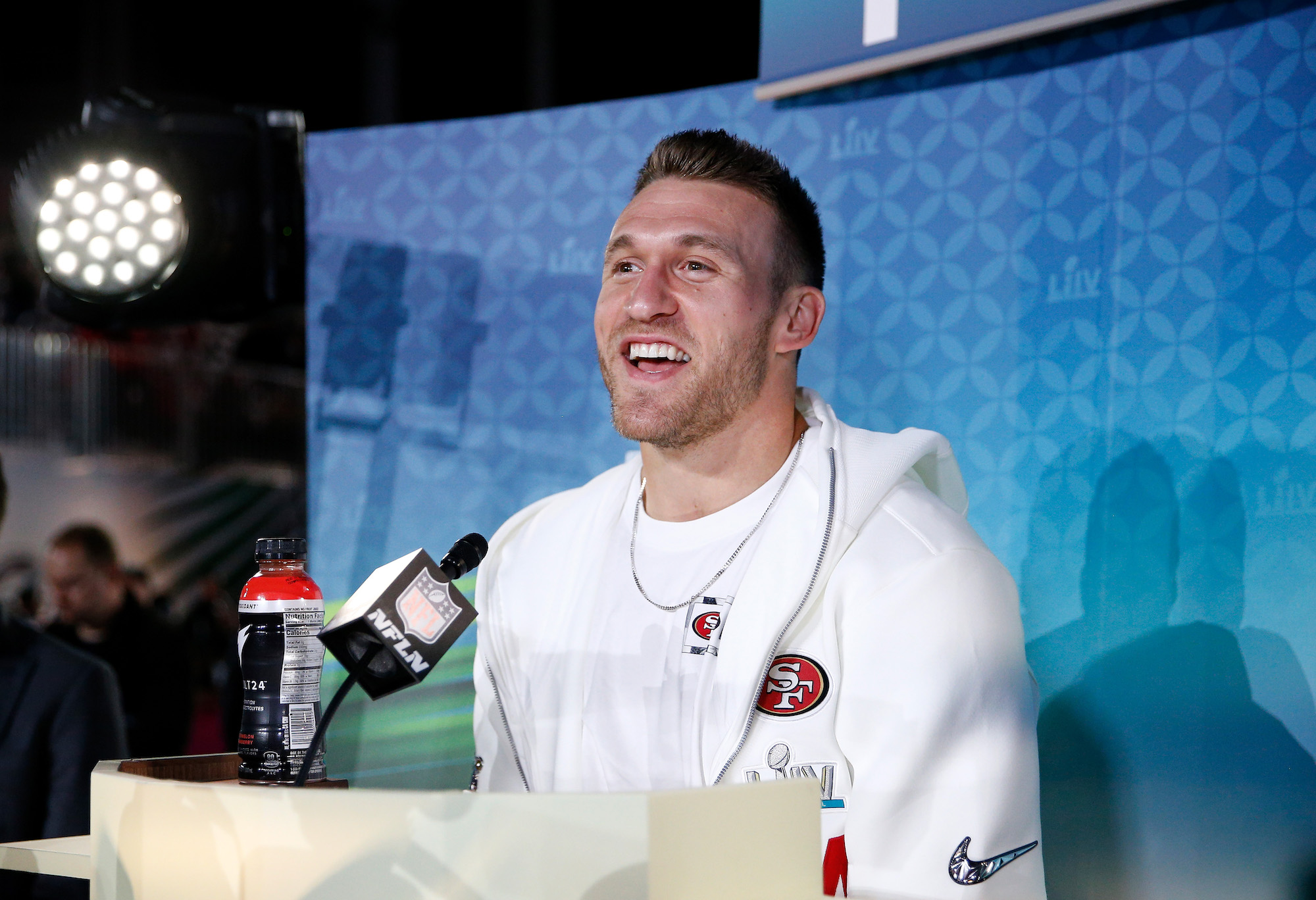 Kyle Juszczyk nói về Christian McCaffrey Rap Eminem trong đám cưới của anh ấy