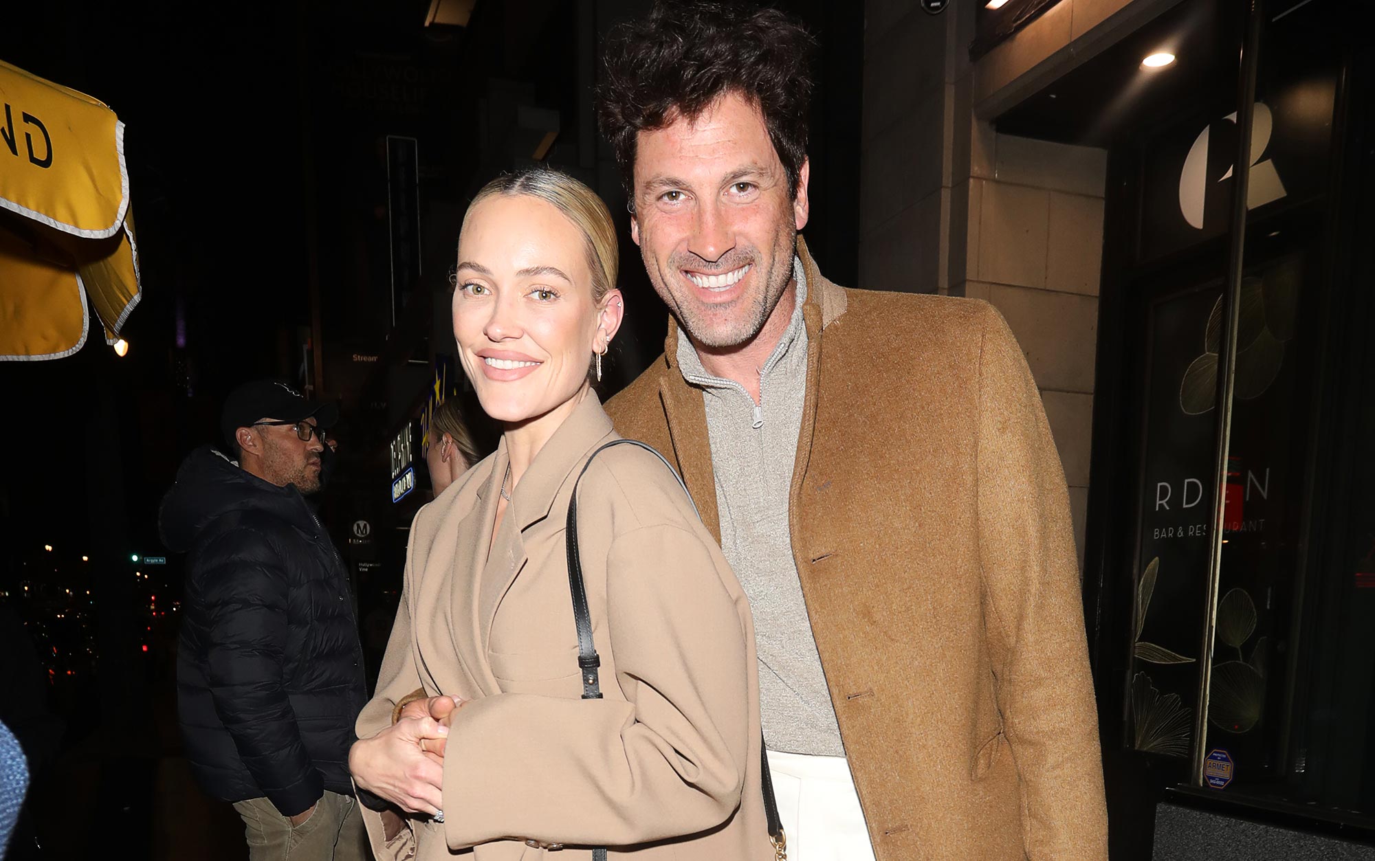 Peta Murgatroyd และ Maks Chmerkovskiy จาก DWTS ยินดีต้อนรับลูกคนที่ 3