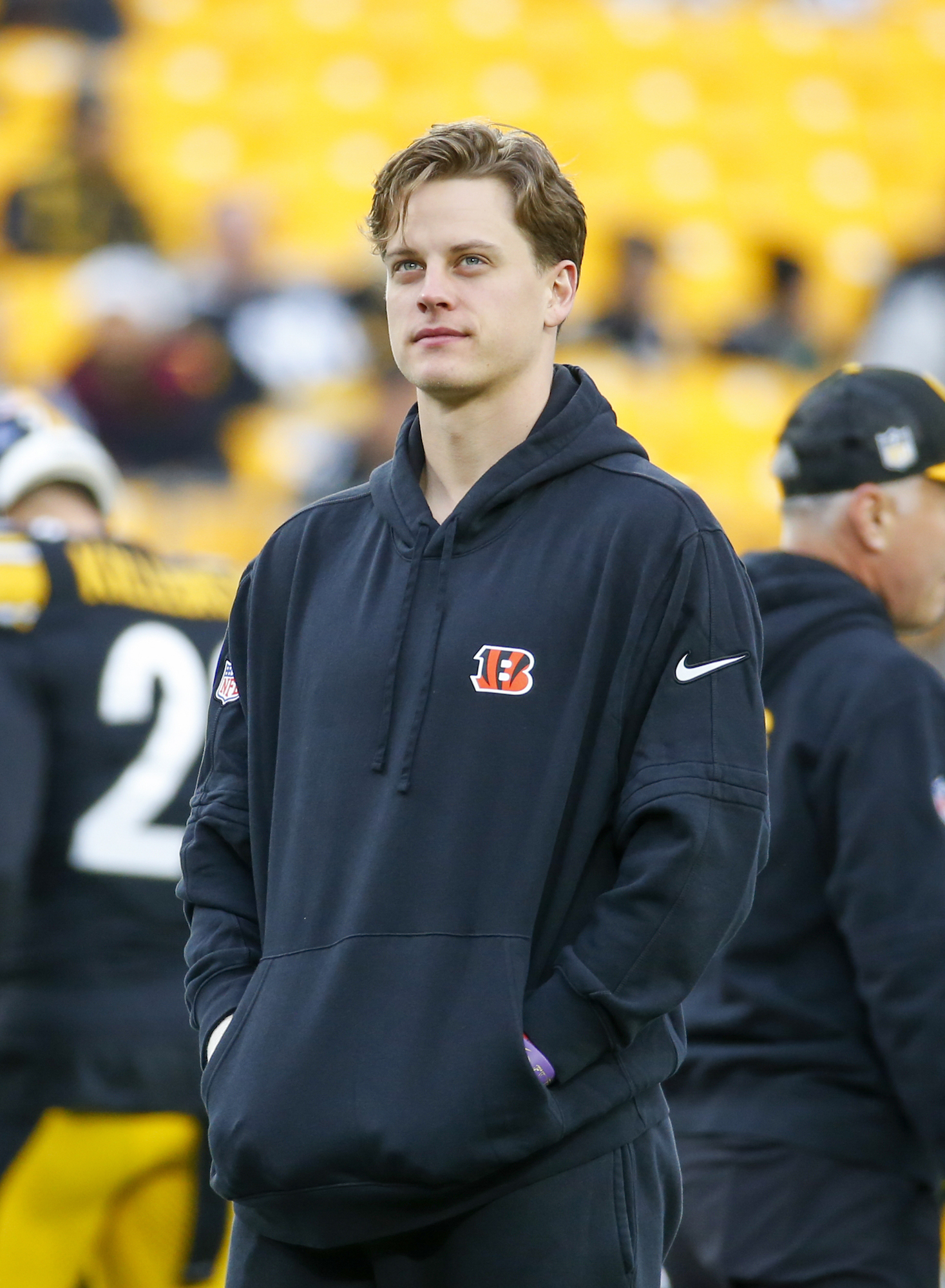 Joe Burrow สวม 'กางเกงวอร์มซึมเศร้า' ของเขาให้สื่อมวลชนหลังแพ้เกม