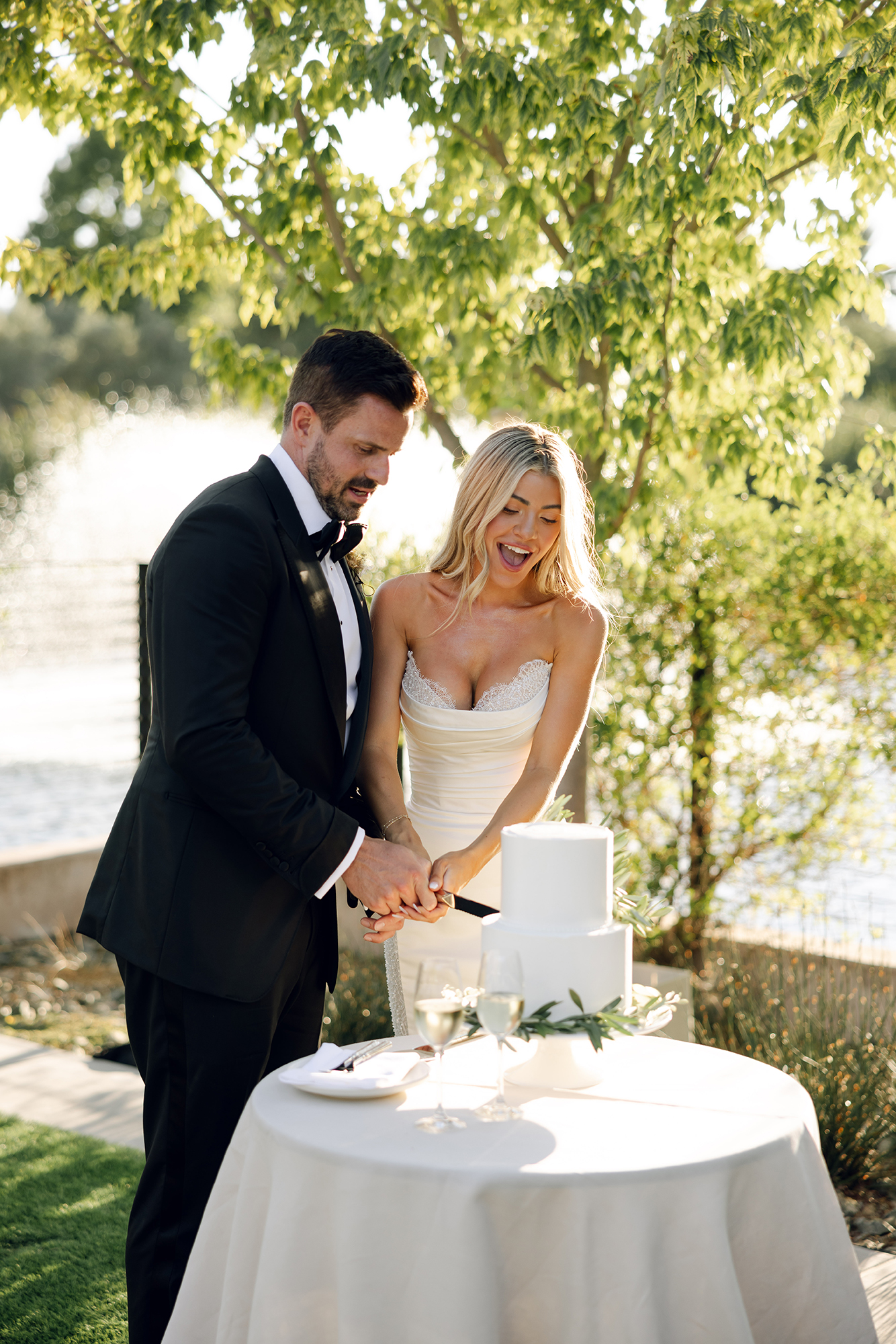 Alex Killorn und Ehefrau Tiffany von der NHL teilen Details von ihrer Hochzeit in Napa