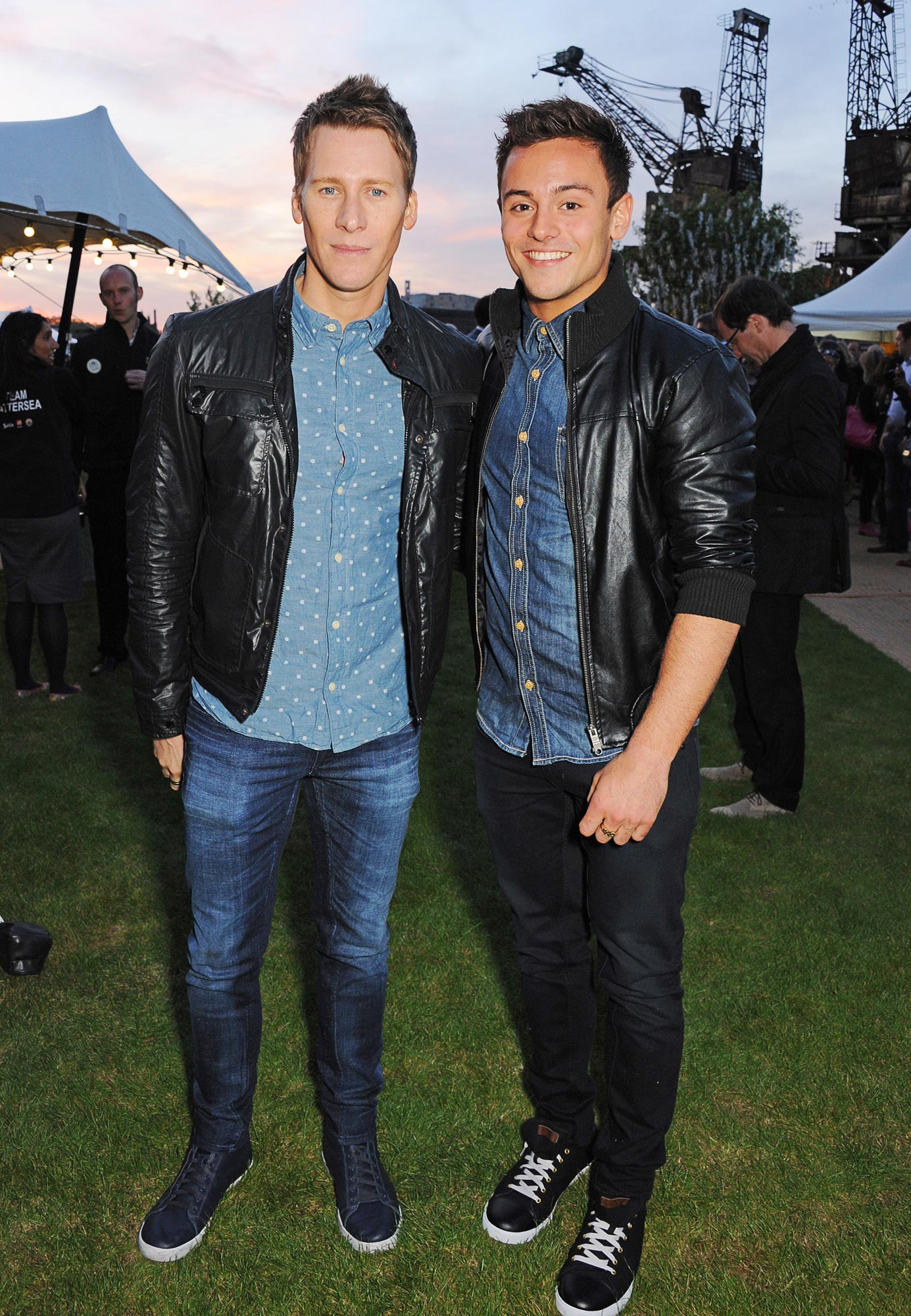 Tom Daley นักประดาน้ำโอลิมปิกและไทม์ไลน์ความสัมพันธ์ของสามี Dustin Lance Black