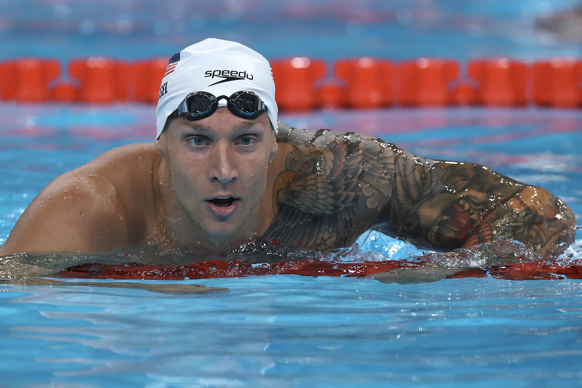 Pływak olimpijski Caeleb Dressel świętuje złoty medal z żoną i synkiem