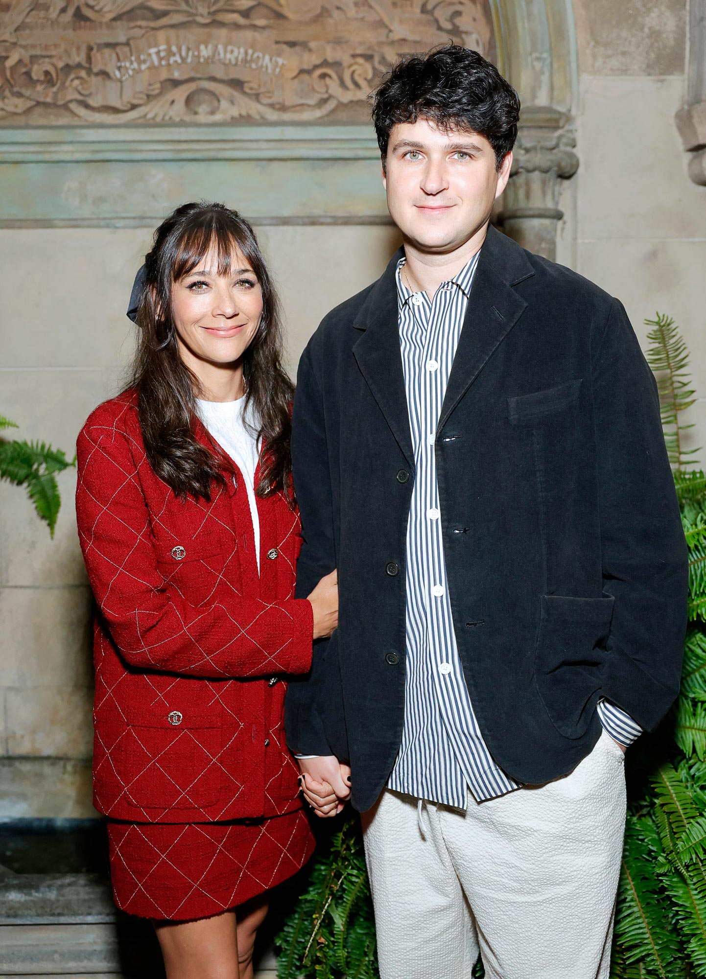 Por que Rashida Jones e BF Ezra Koenig se consideram marido e mulher