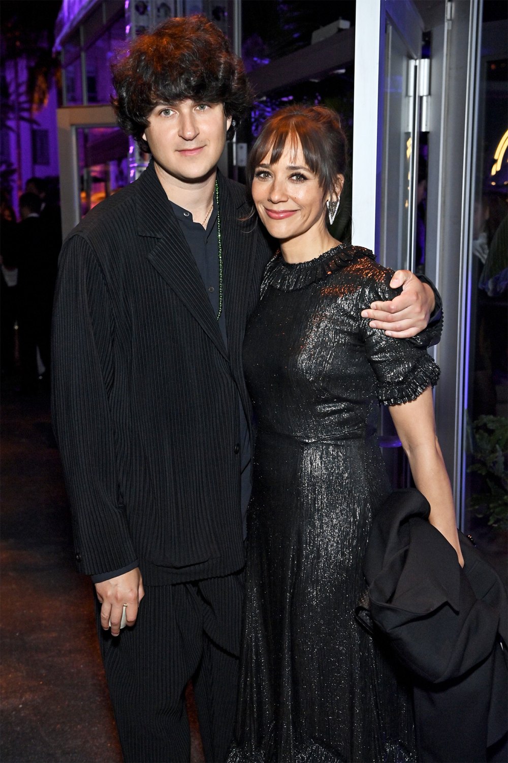 Cronología de la relación entre Rashida Jones y Ezra Koenig - Oficinista