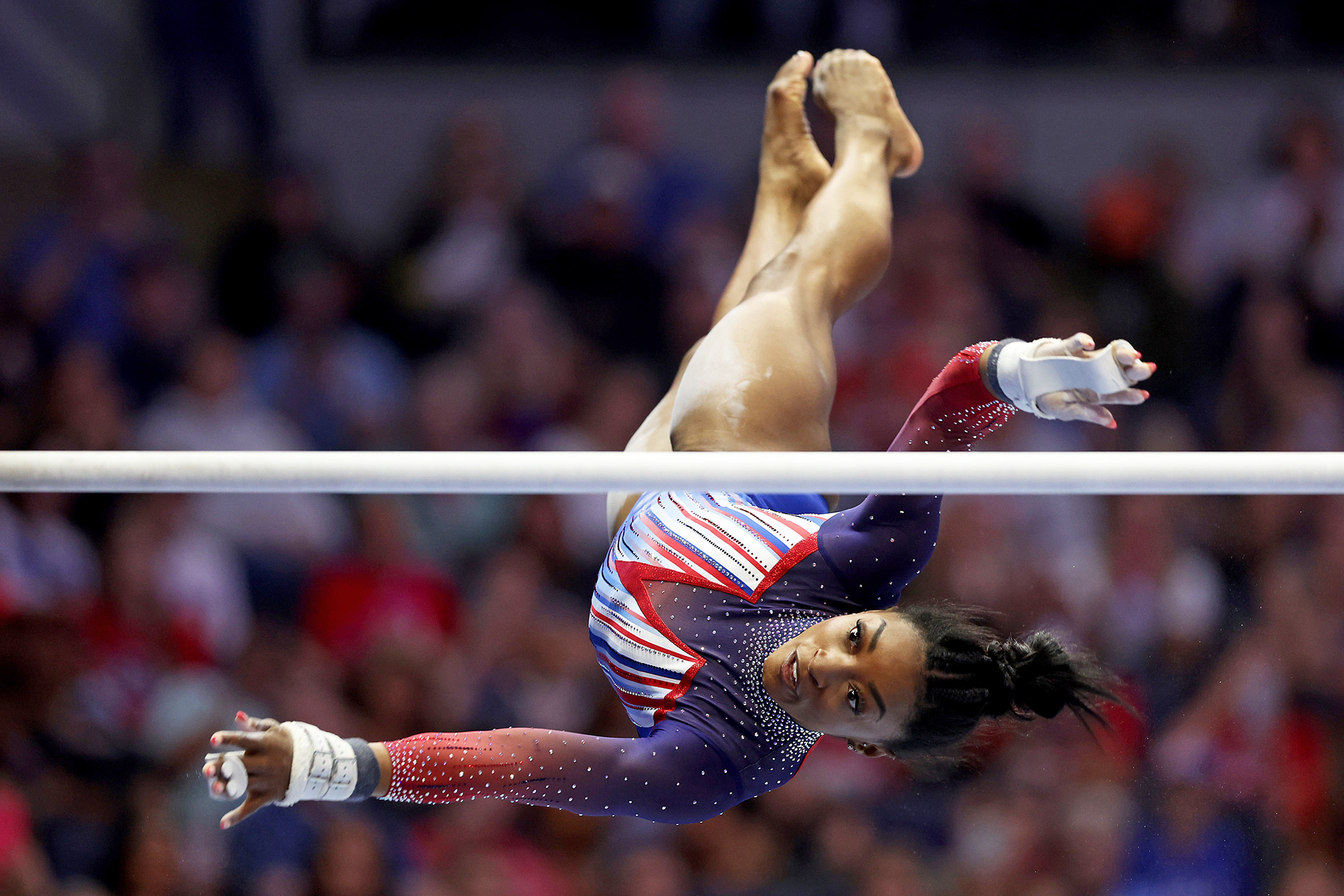 Simone Biles ชนะการแข่งขันประเภทบุคคลรอบชิงชนะเลิศในการแข่งขันกีฬาโอลิมปิกที่ปารีส