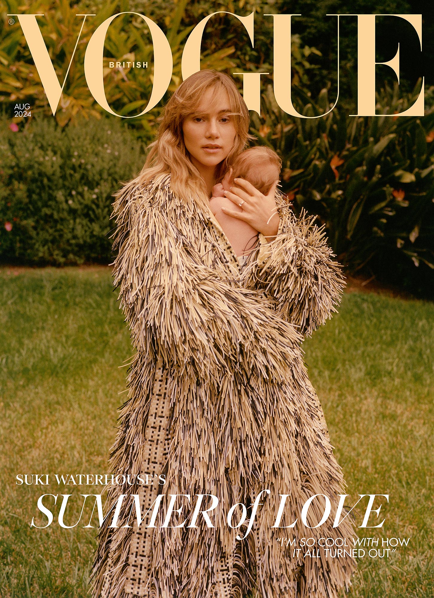 Suki Waterhouse aparece na capa da 'Vogue britânica' com uma menina