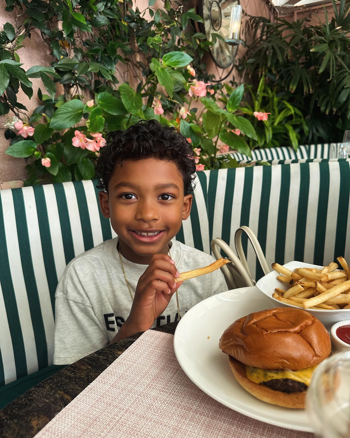 Tristan Thompson แบ่งปันภาพถ่ายหายากกับ Son Prince: 'Lunch Date'