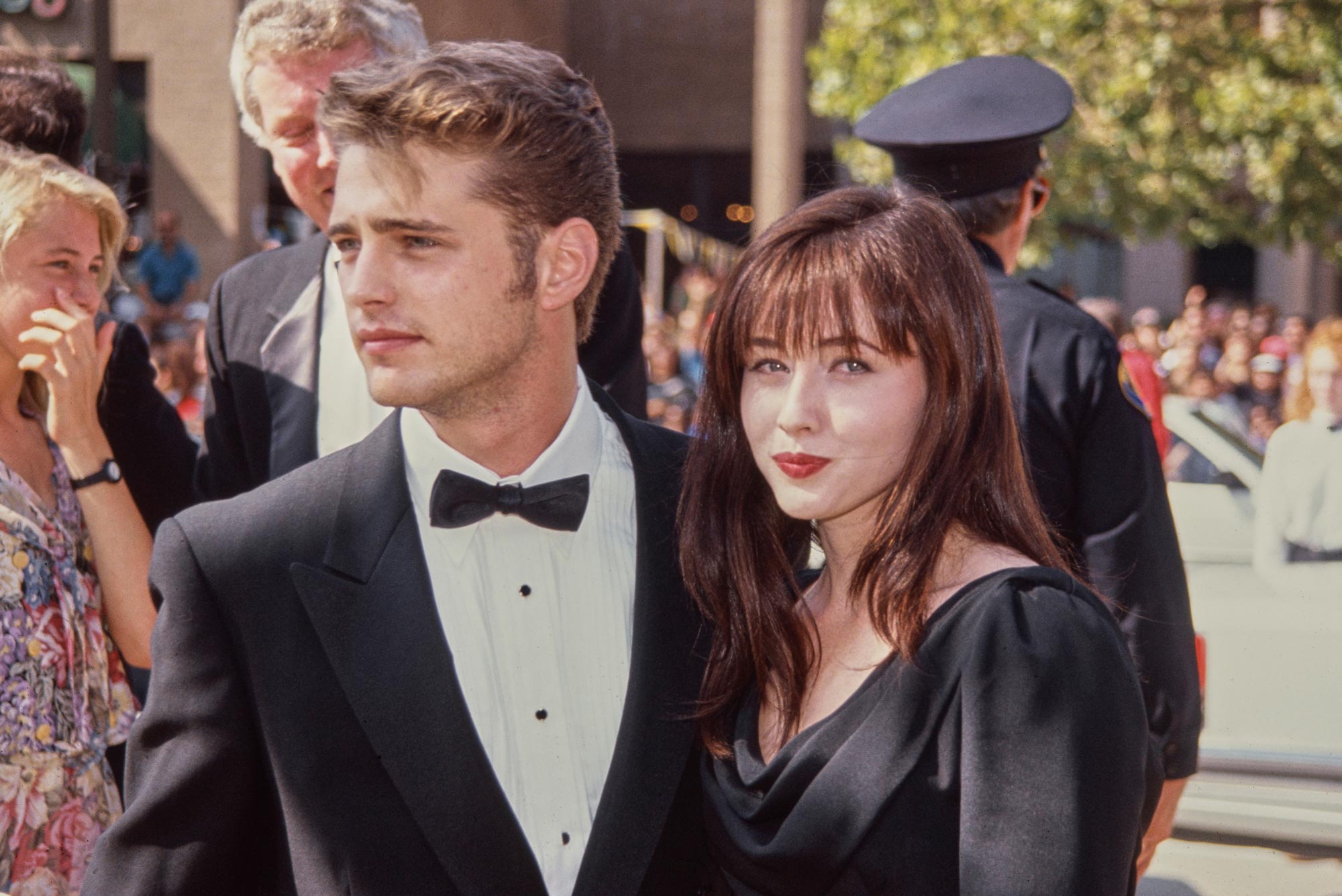 Jason Priestley และ Gabrielle Carteris แห่ง 90210 ร่วมไว้อาลัย Shannen Doherty