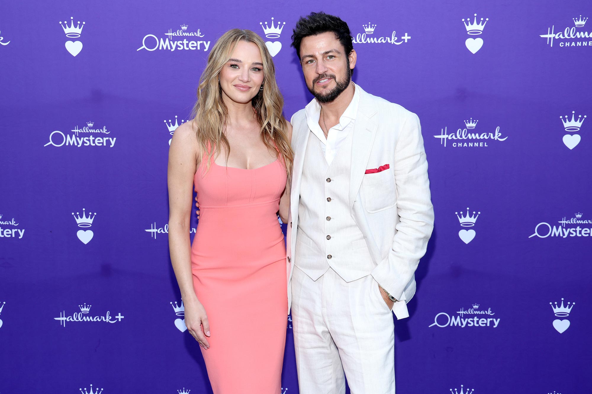 Tyler Hynes und Hunter King erzählen uns, warum Hallmark und Chiefs perfekt zusammenpassen