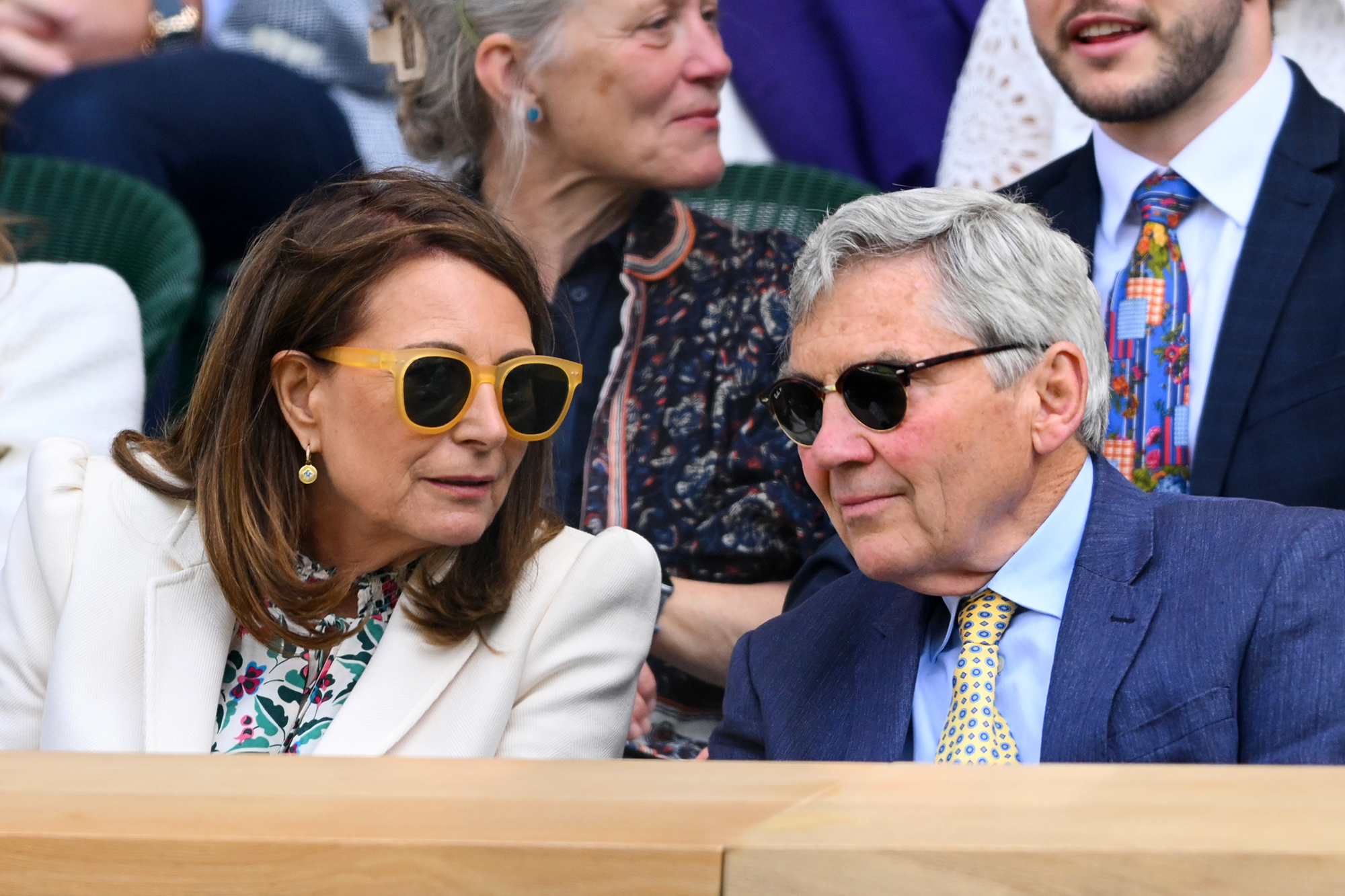 พ่อแม่ของ Kate Middleton ปรากฏตัวที่ Wimbledon โดยไม่มีเธอ