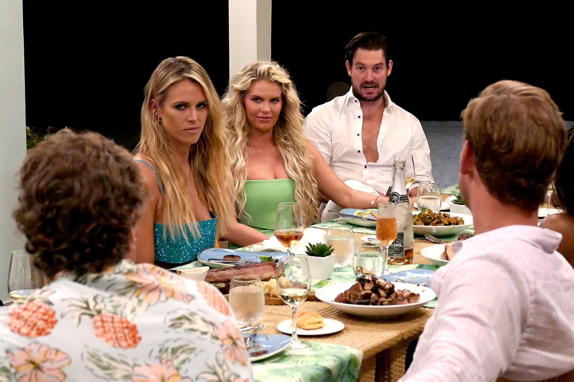 Olivia Flowers deutet an, dass der Abgang von „Southern Charm“ nicht ihre Entscheidung war: „Deprimiert“