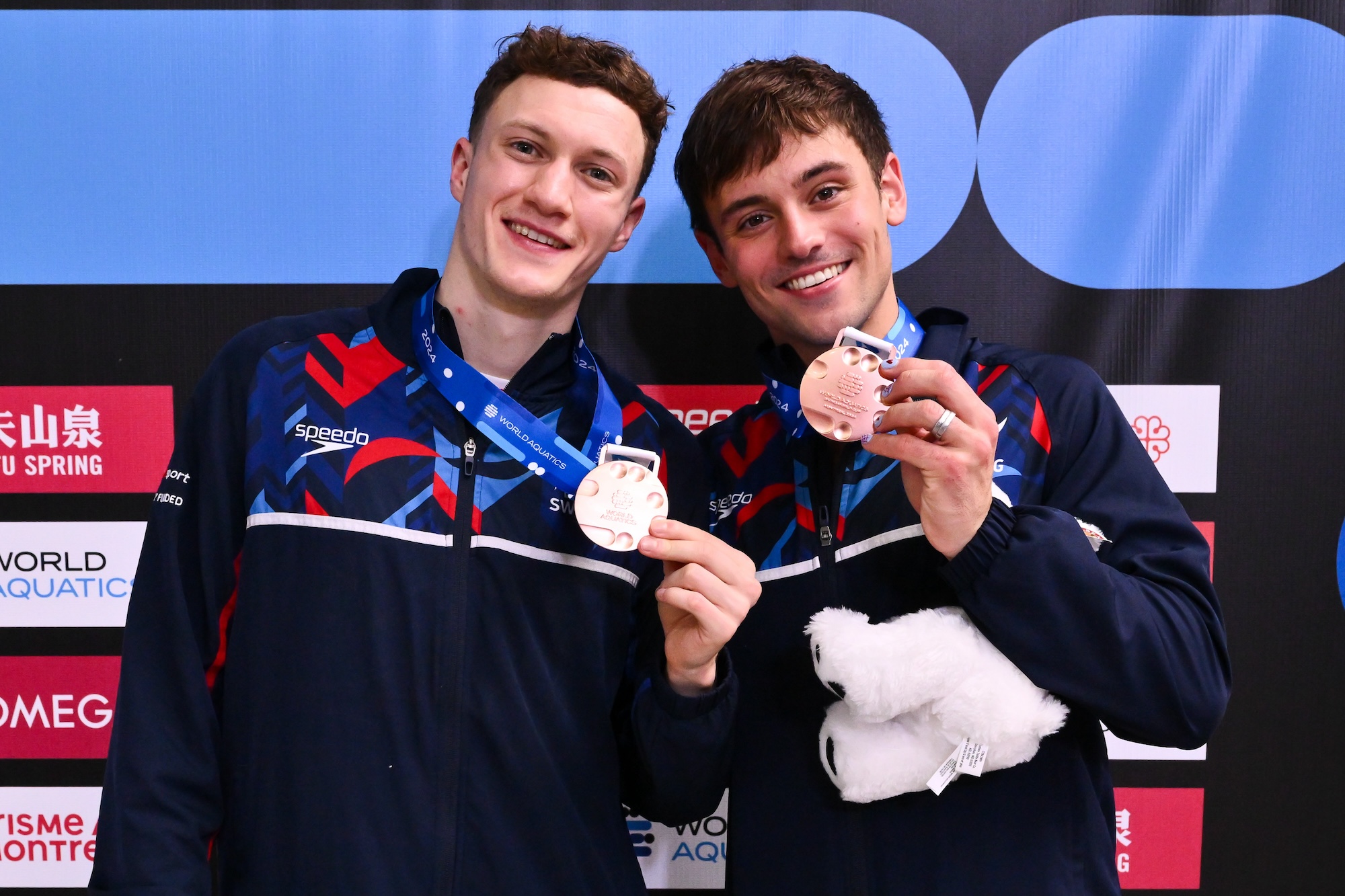 Olympiasieger Tom Daley enthüllt NSFW-Geschenk, das er seinem Tauchpartner Noah Williams gemacht hat