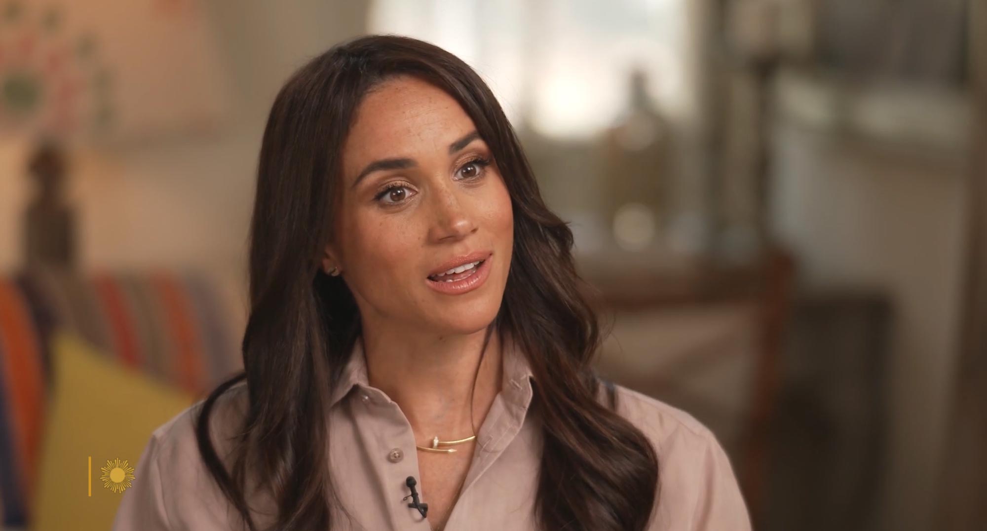 Meghan Markle được đánh bóng trong Ralph Lauren để phỏng vấn thân mật với Harry