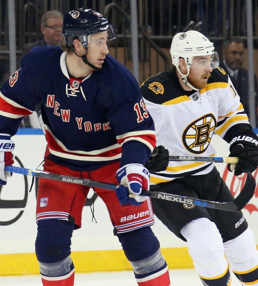 NHL'er Kevin Hayes pays tribute to Johnny Gaudreau, asks him to say hello to his late brother Jimmy