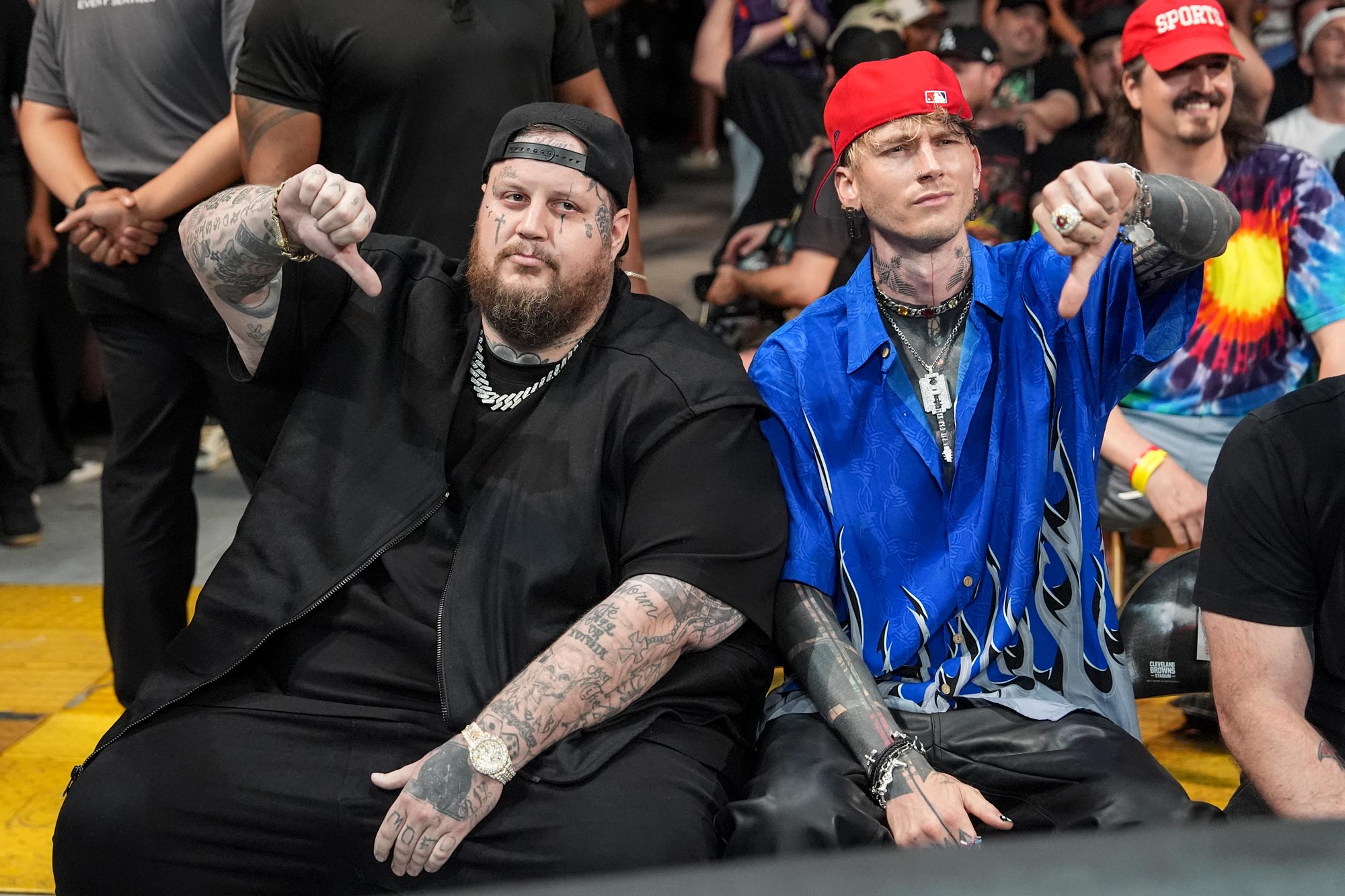 Jelly Roll betritt für sein Wrestling-Debüt den WWE SummerSlam Ring