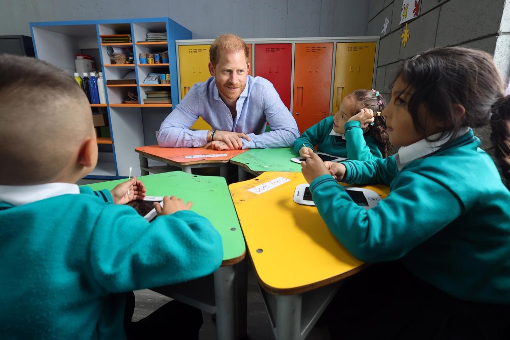 Meghan Markle und Prinz Harry üben Spanisch bei einem Besuch mit Kindergartenkindern in Kolumbien