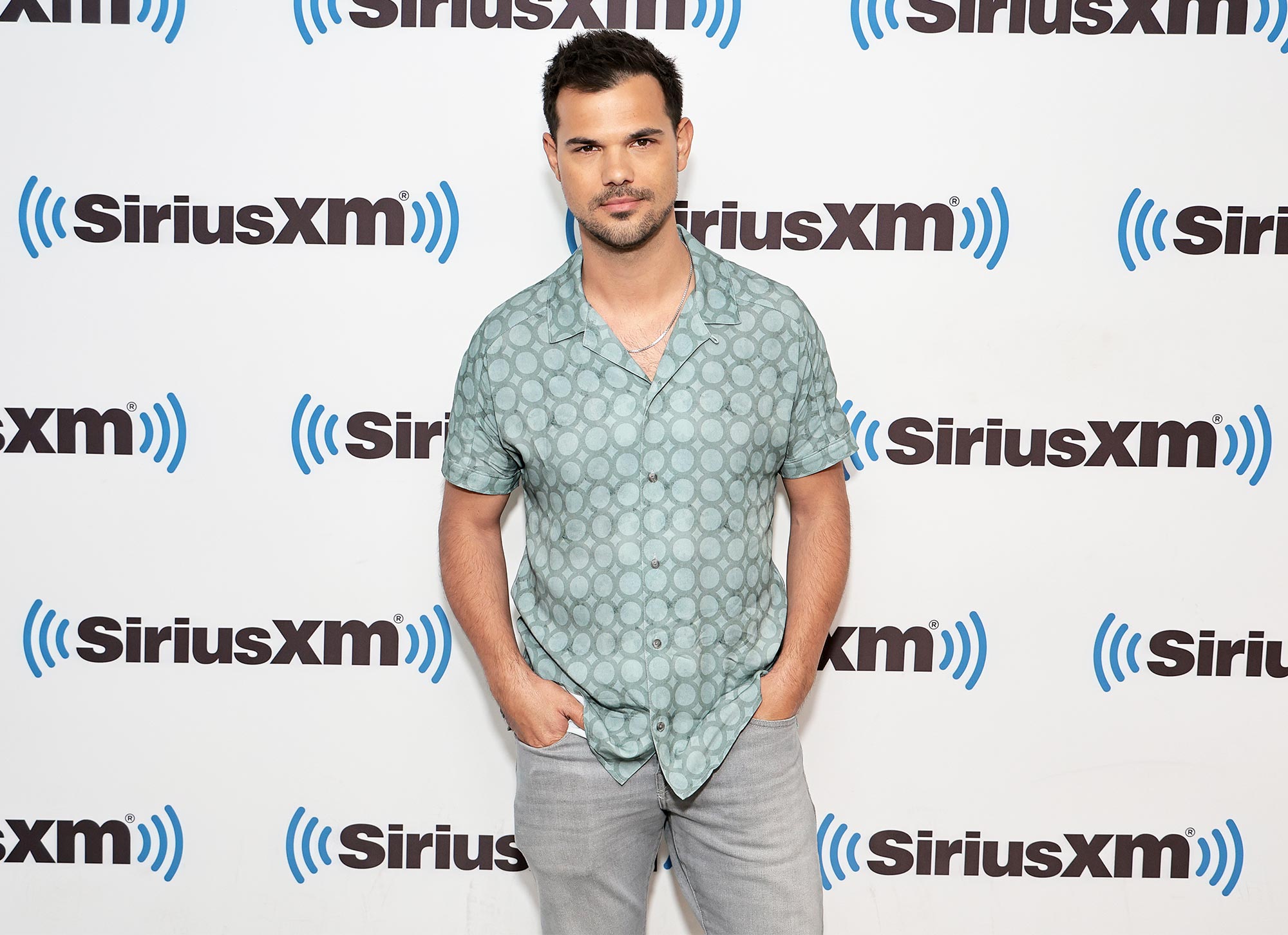 Taylor Lautner Backflips on Stage at Kane Brown’s Concert