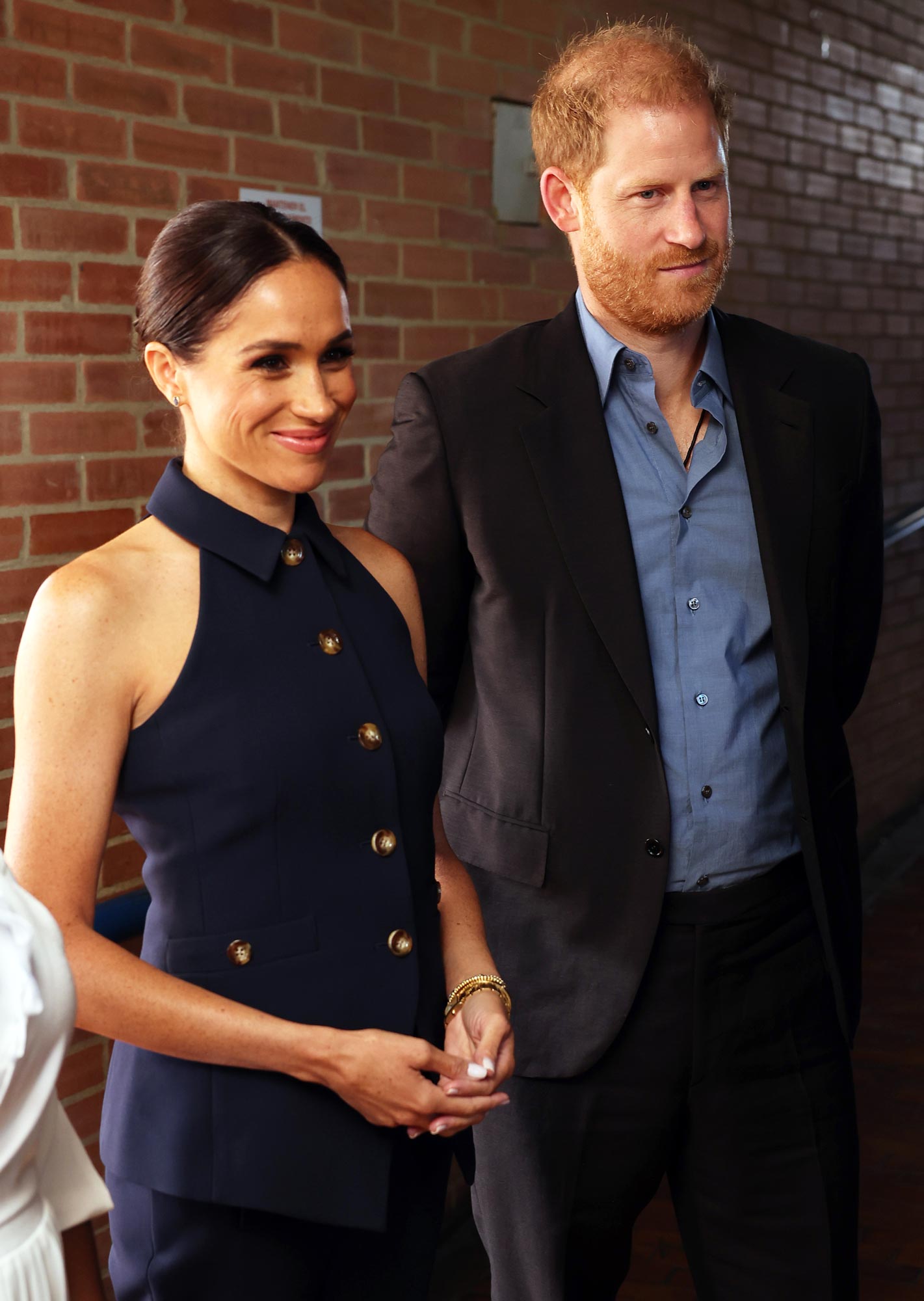 เสื้อผ้าทั้งหมดของ Meghan Markle จากการเดินทางโคลอมเบียของเธอและเจ้าชายแฮร์รี่