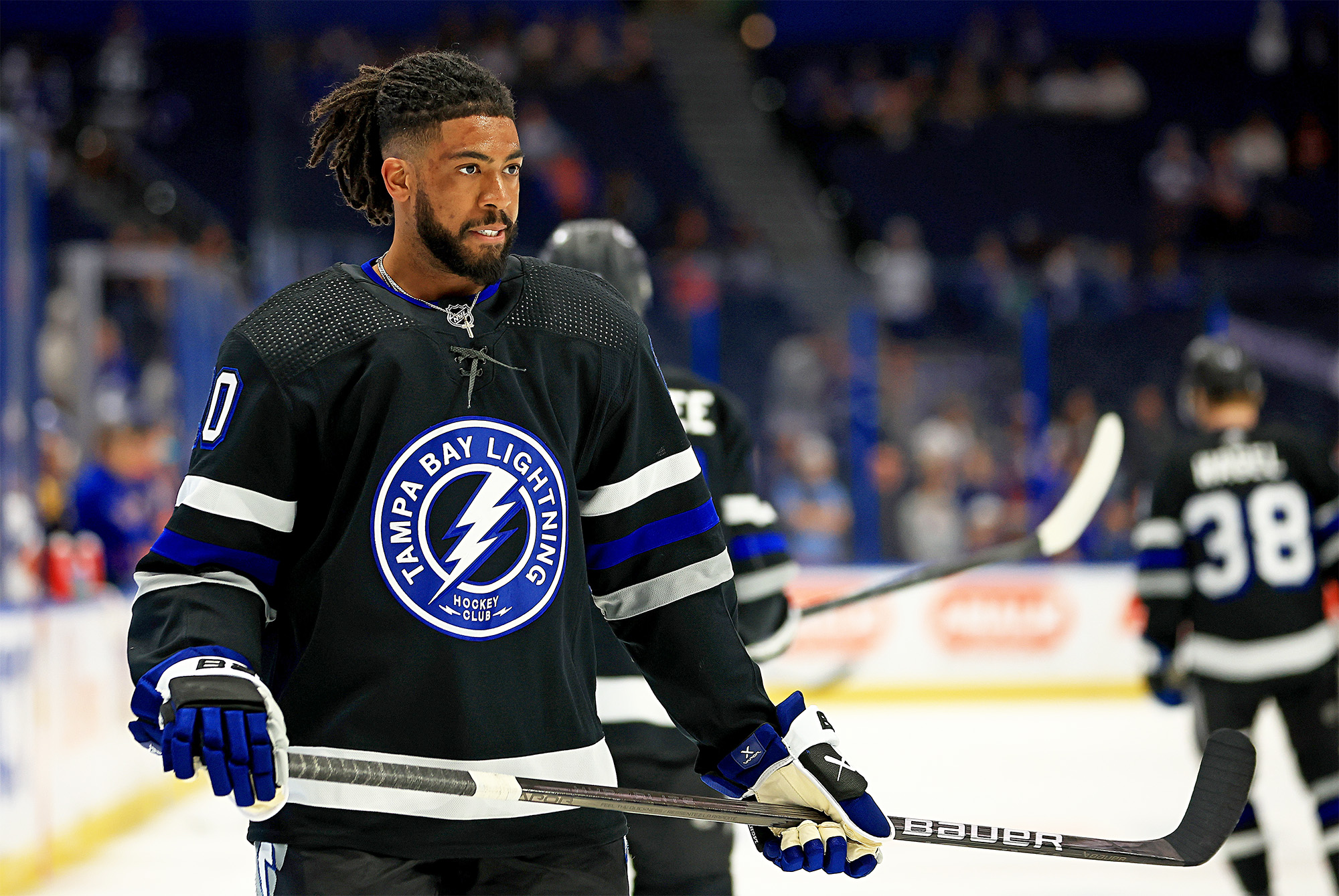 NHL-Spieler Anthony Duclair musste sich aufgrund der Teamregeln die Haare schneiden