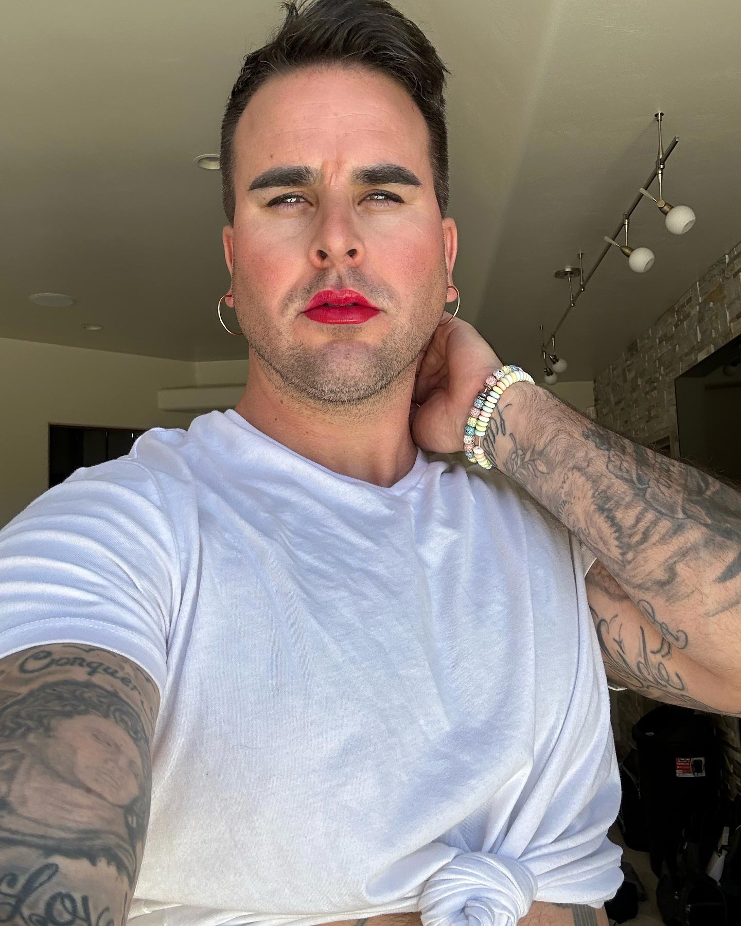 'Bachelorette' Alum Josh Seiter quer que uma mulher trans lidere a franquia