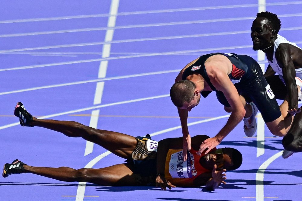 Cameraman Walks Into Men s 5000m Race at 2024 Paris Olympics 750 769